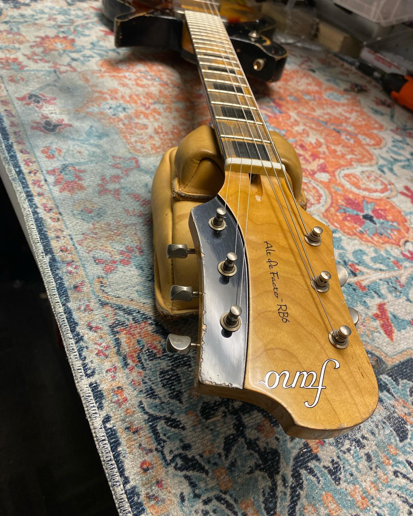 Fano Guitars alt de facto rb6 in 3 tone sunburst