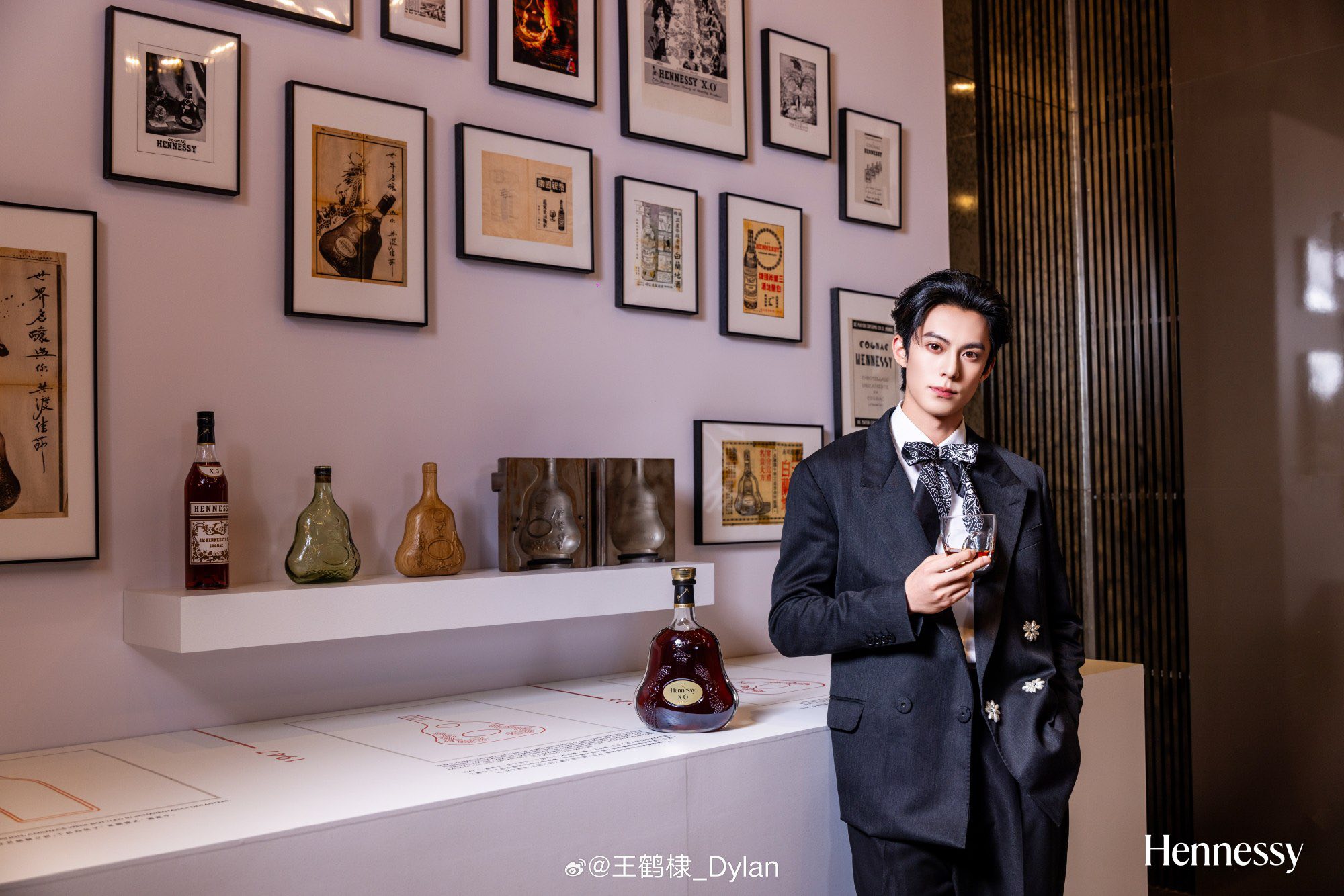 Official post of Dylan Wang - Wang Hedi Follow the galloping horse
