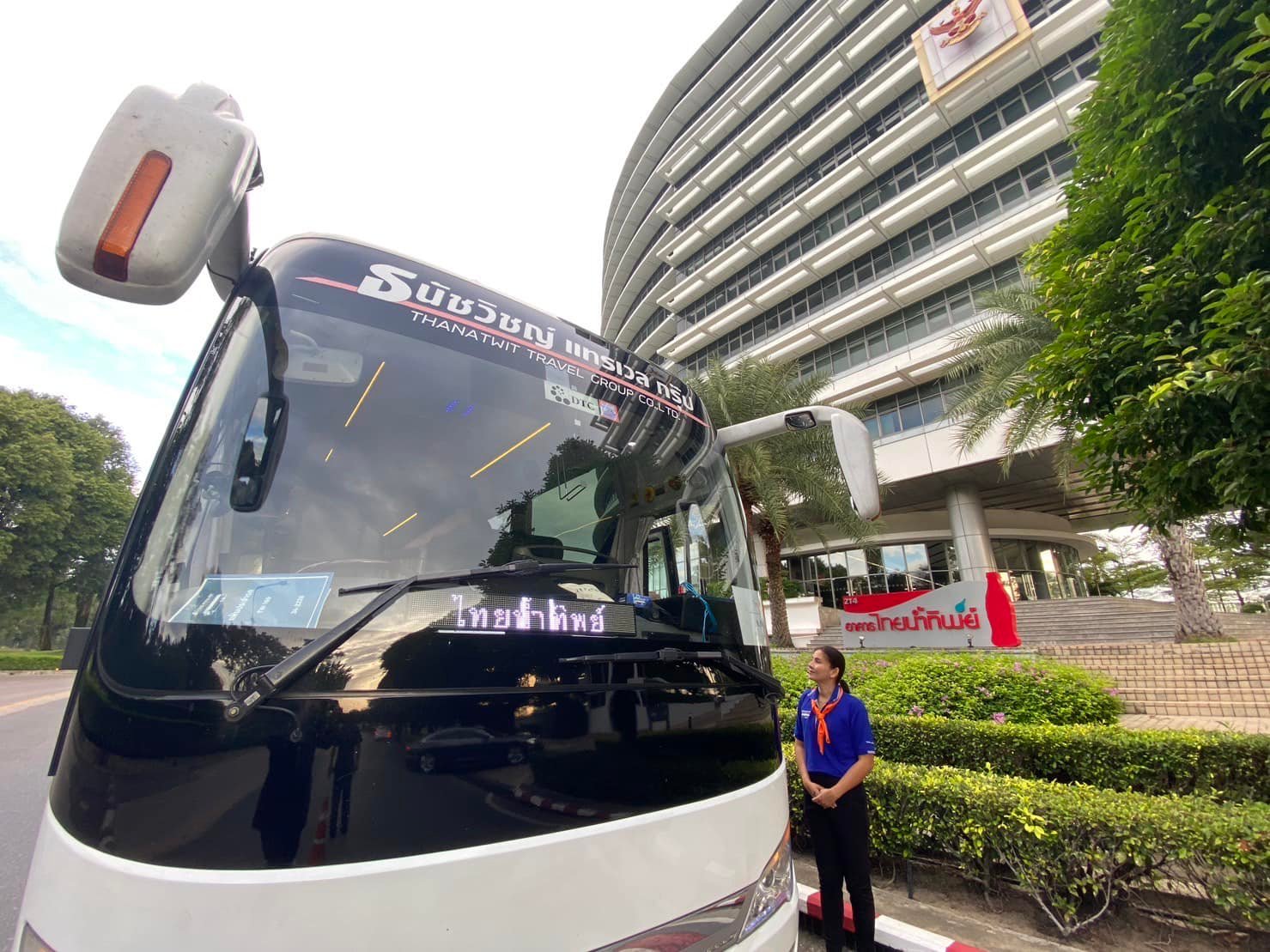 #CSR... - รถรับส่งพนักงาน Smart Factory Bus by ธนัชวิชญ์