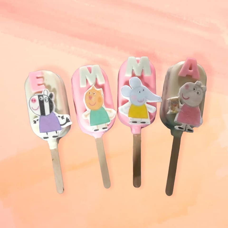 Dulce Valentín - Ice pop, oreos y mini cake piñata Peppa... | Facebook