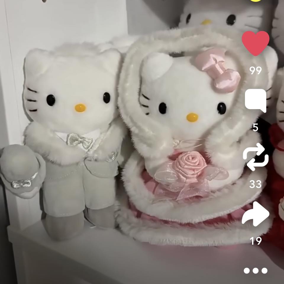 Does anyone know the name of this set/any links on where to buy it
