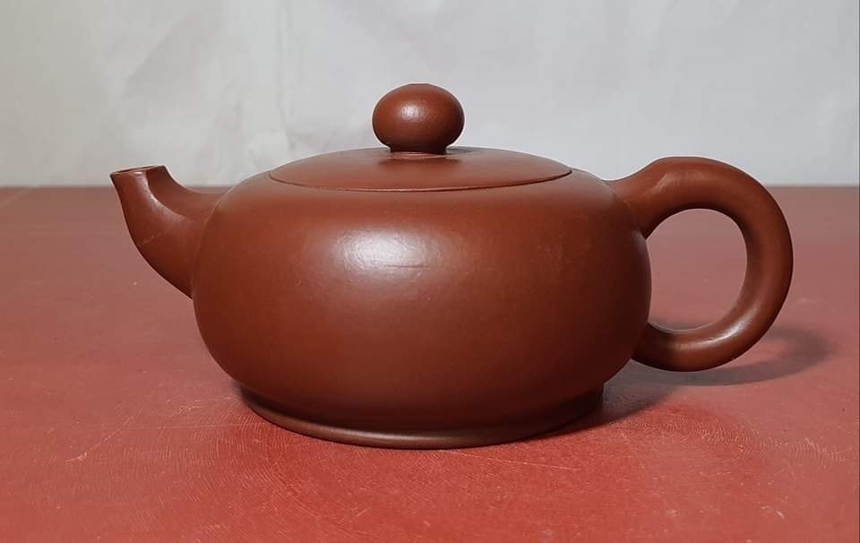 今天特价。一粒130CC 紫砂工艺美术师赖雅雯大红袍紫砂壶。 有包括茶壶