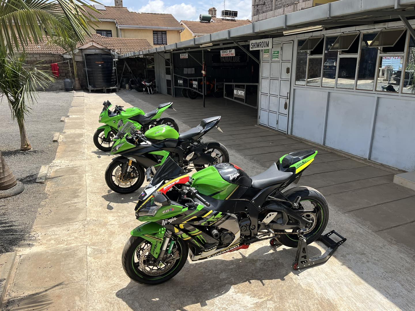 Kawasaki ninja 250r , 450k Kawasaki ninja zx6r, 1.4m Kawasaki