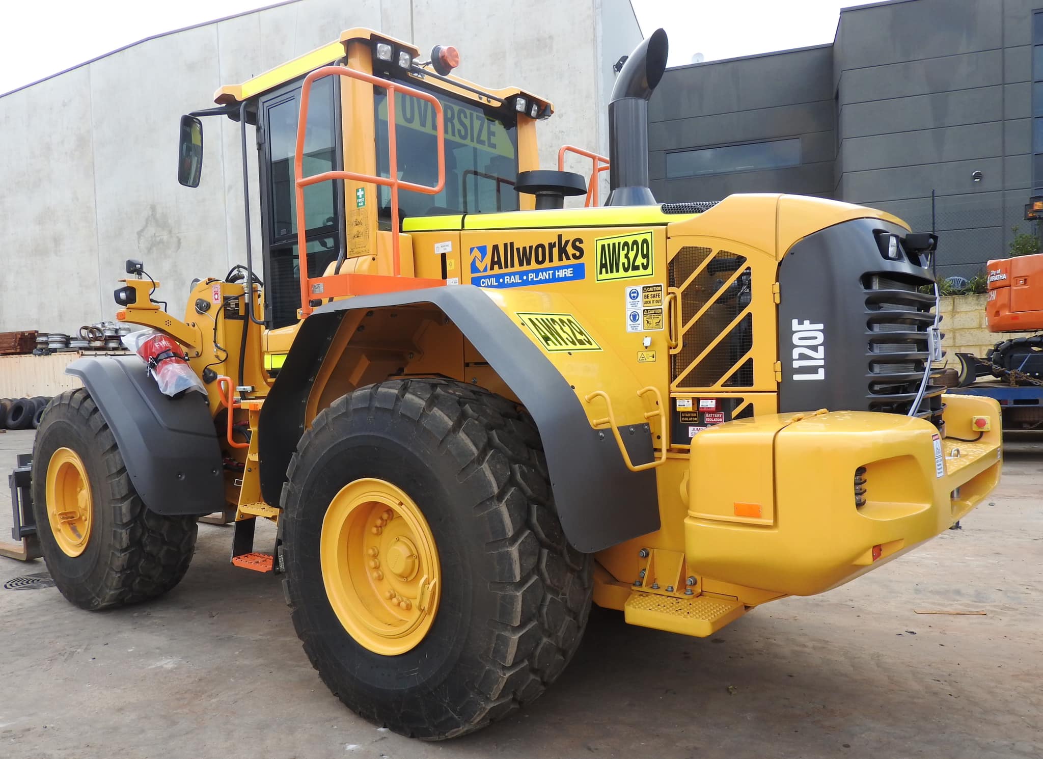 Allworks - Allworks Hitachi ZX225 & Volvo EC300 excavators unloading ...