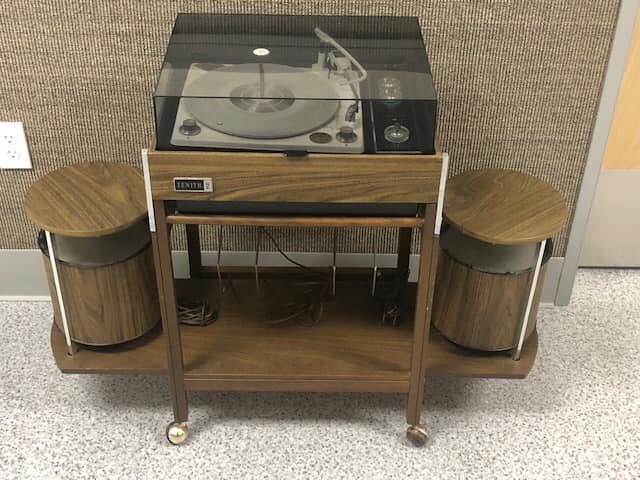 Who can repair a vintage Zenith Circle of Sound stereo in Phoenix?