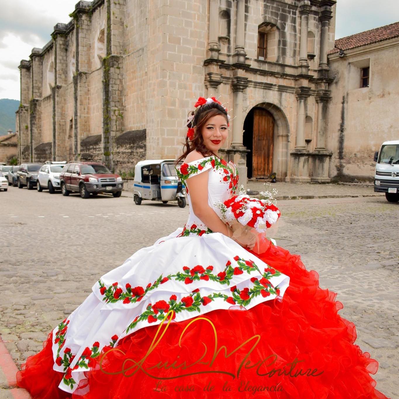 Custom & design quince dresses 👗 . Dresses detailed by hands 🙌🏼 🪡 . # ...