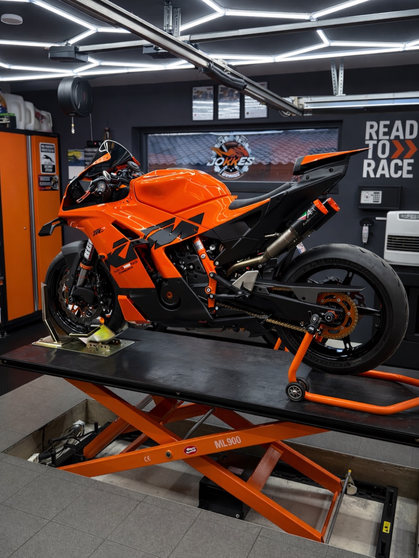 Finally my SMC-R is getting a sexy end can. Austin Racing is 