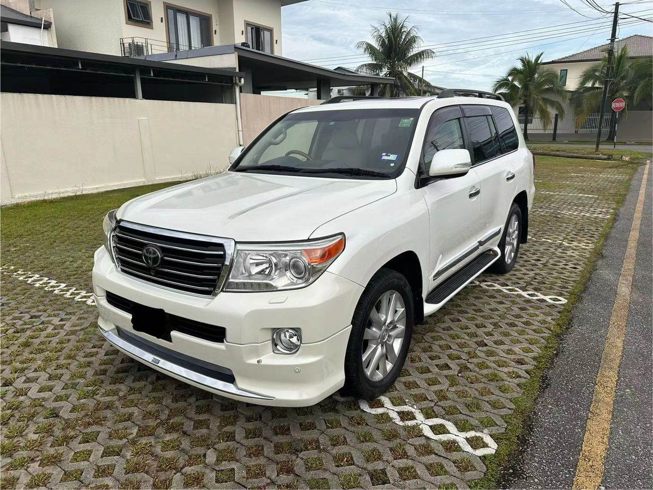 Toyota Landcruiser 460 ZX Year 2012/2014 Bank can loan3 years Aeon