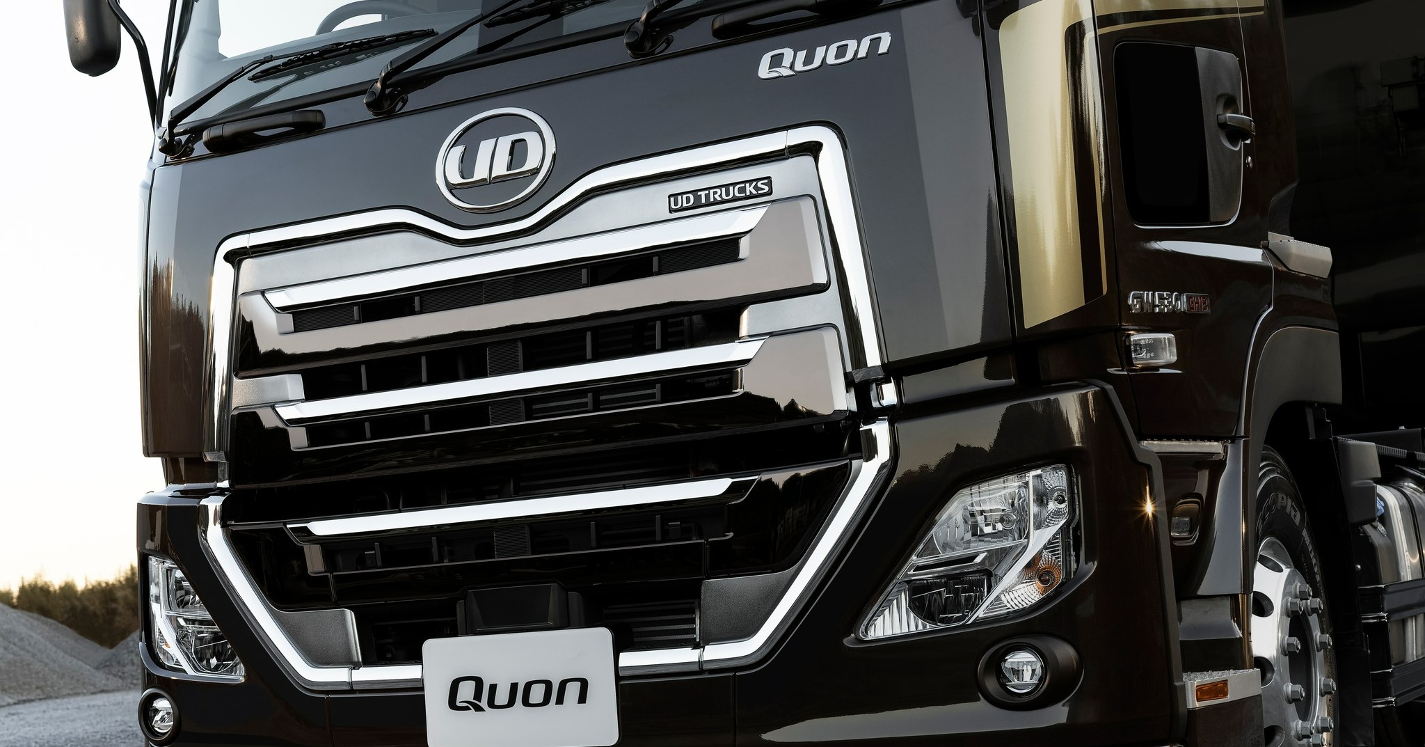 本日は、Quon GW 6×4 トラクターをご紹介いたします。 パワフルであり