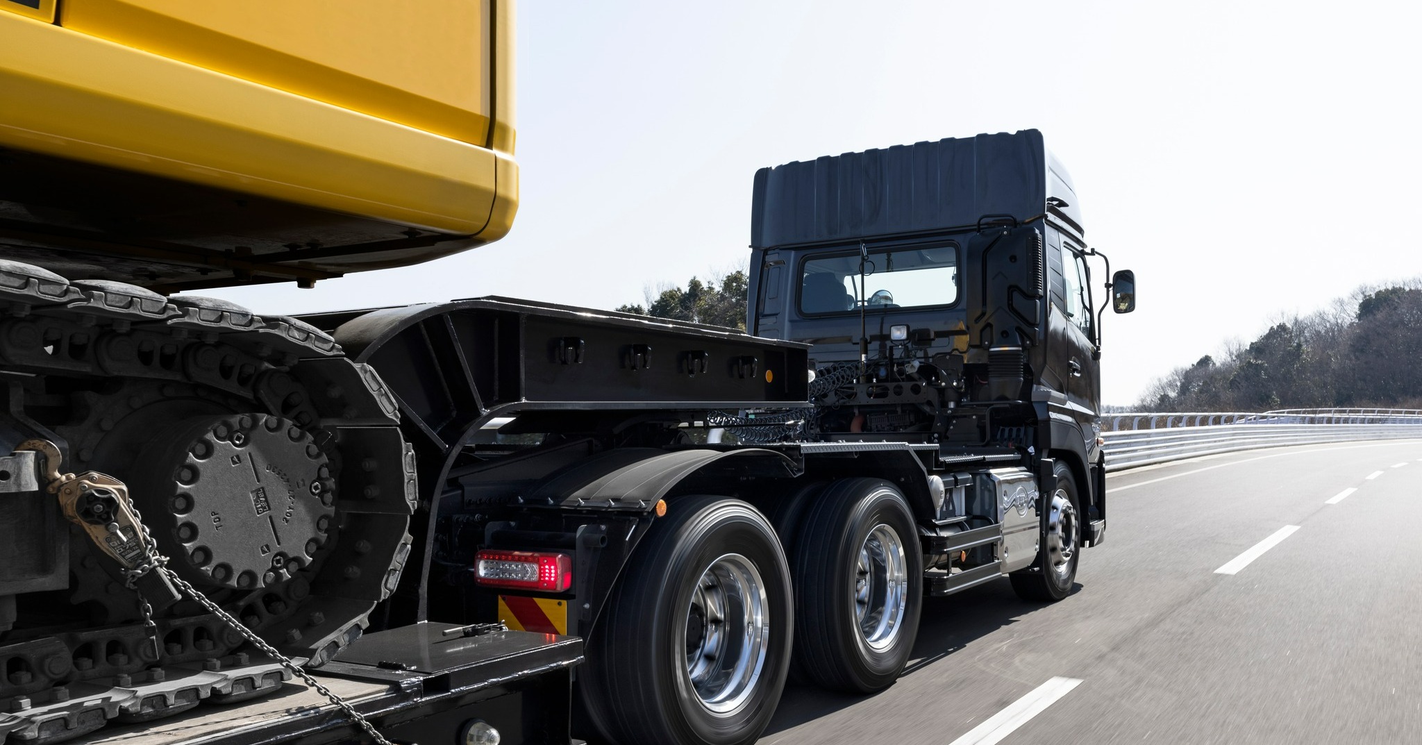 本日は、Quon GW 6×4 トラクターをご紹介いたします。 パワフルであり