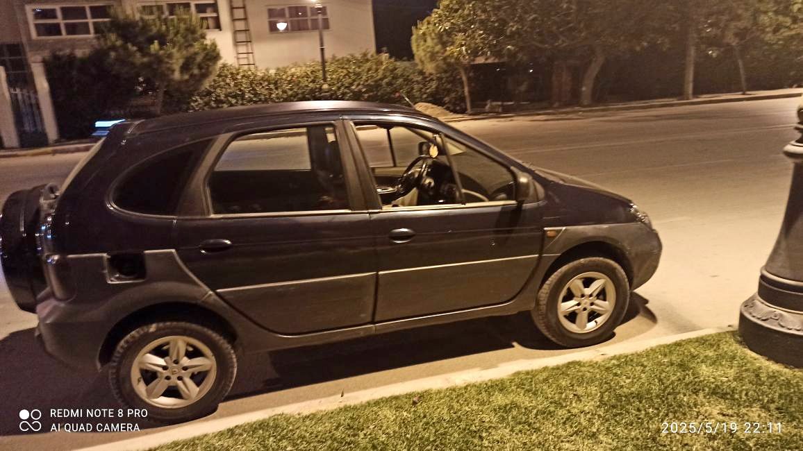 سيارة Renault scénique مزال نقية بزاف موديل 2002 ديوانة 2009 الضاربة ...