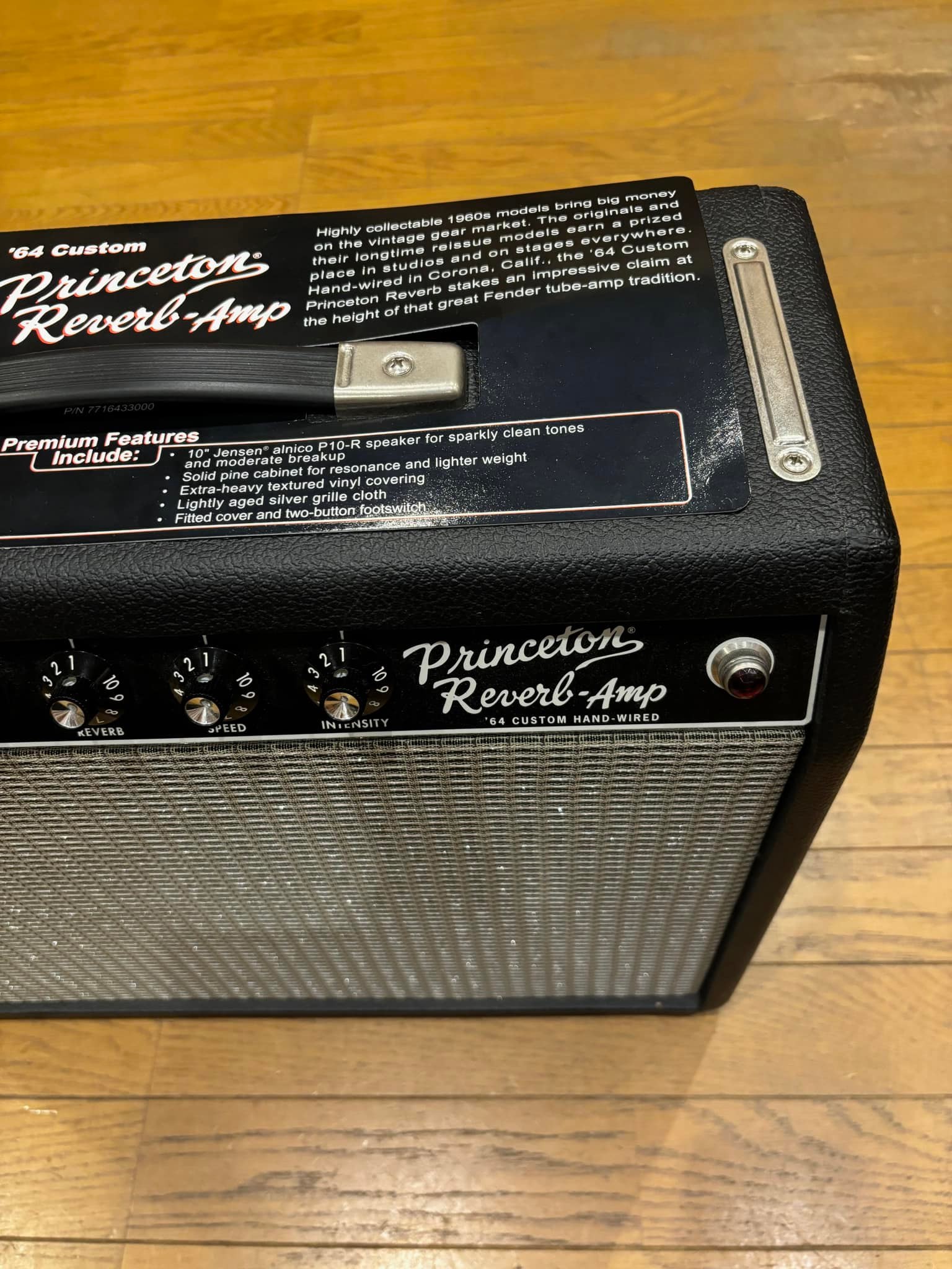 Fender】 