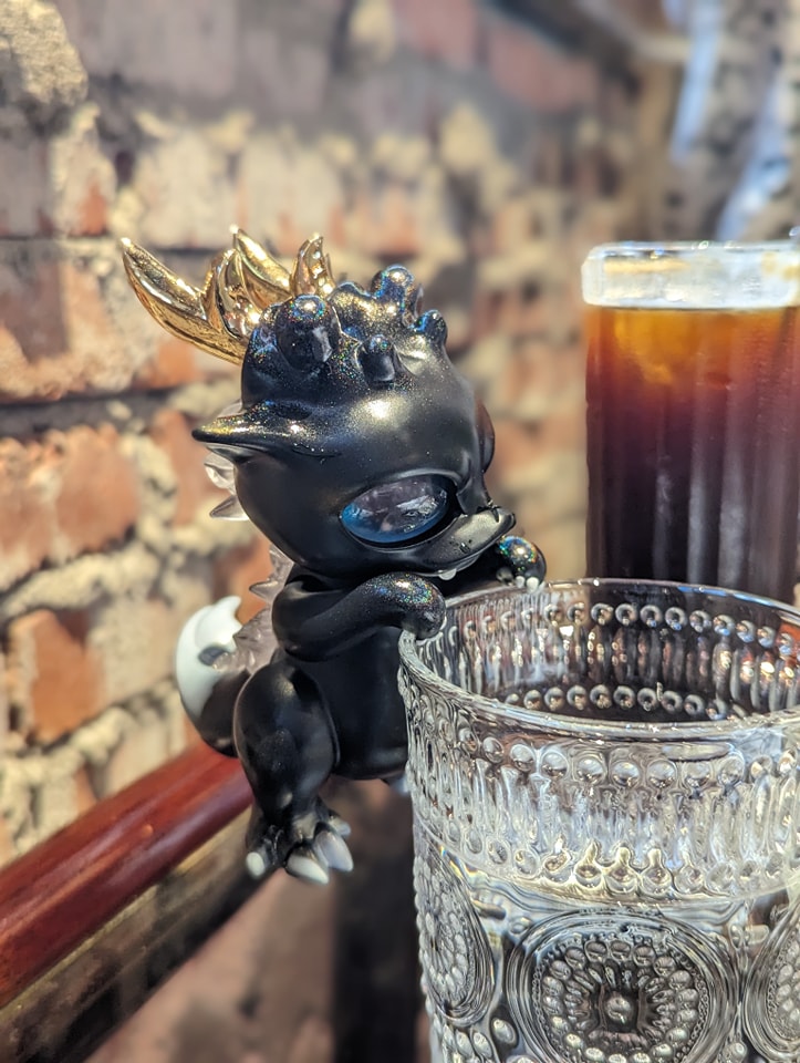 Shabon - 杯緣子uzilla #好渴#thirsty #designertoys #resinart | Facebook