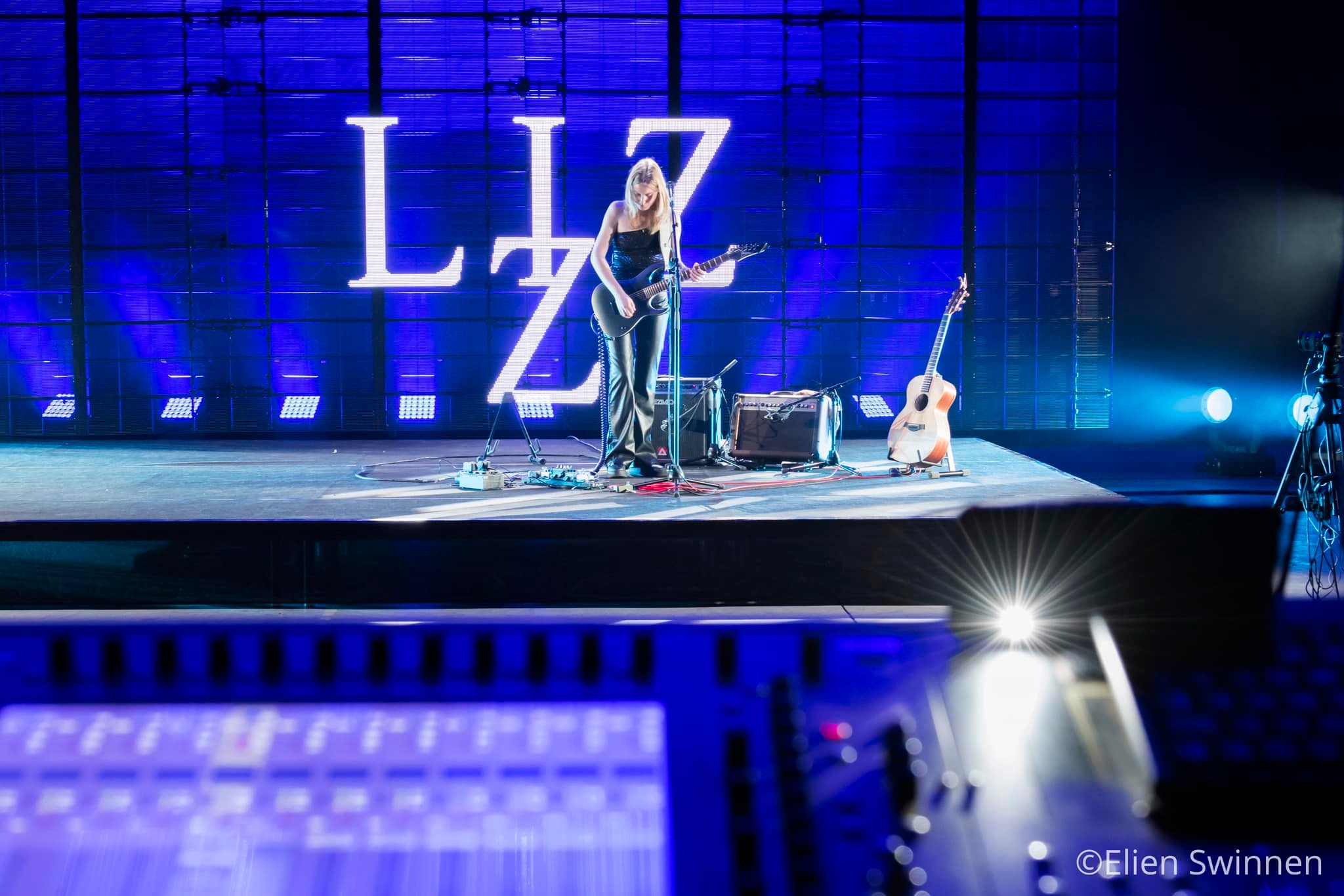 LIZZ