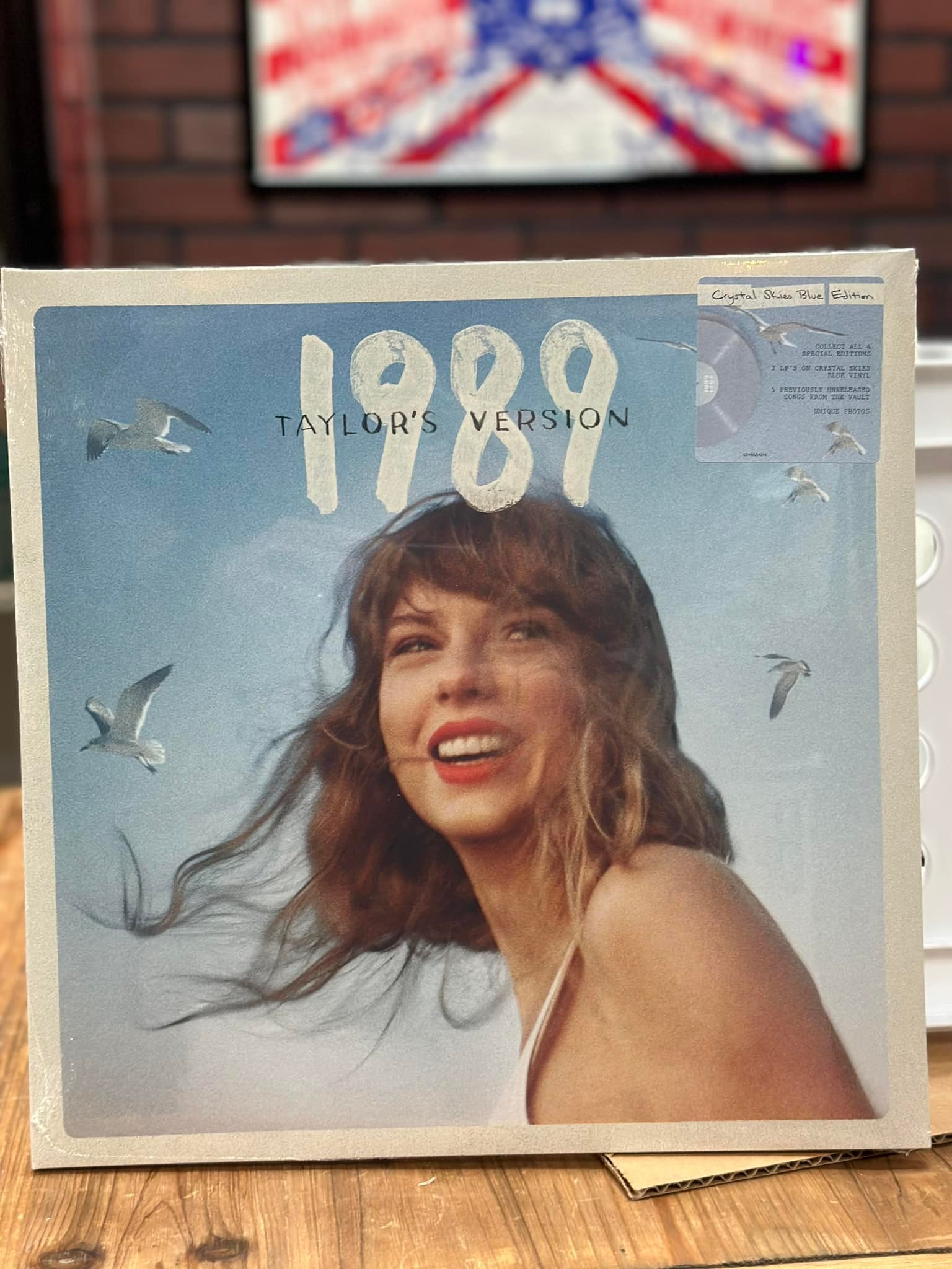 Oh hi guys! The Aquamarine Green Edition of 1989 (my version) is