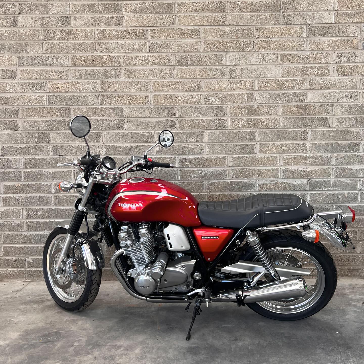 クロム Check out this Honda CB1100EX & Kawasaki Ninja ZX-25R we imported