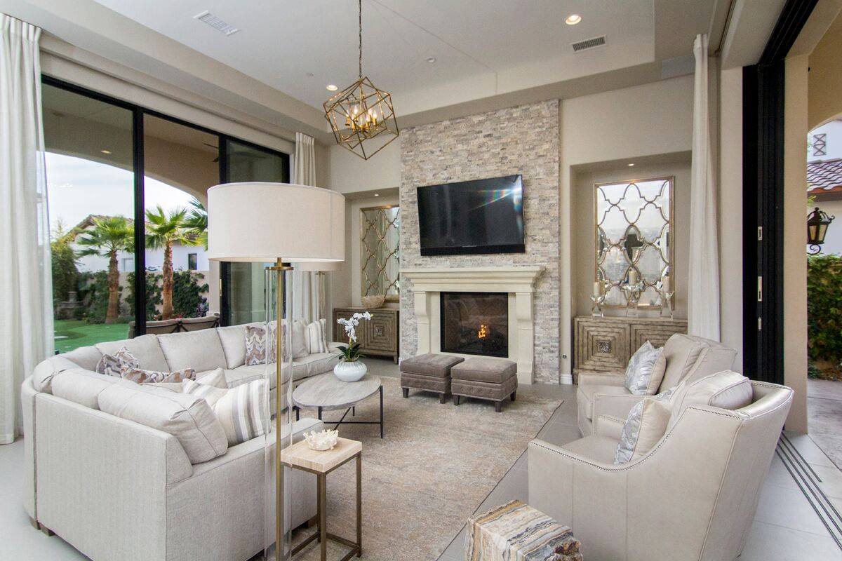 Interior Expressions by Jan