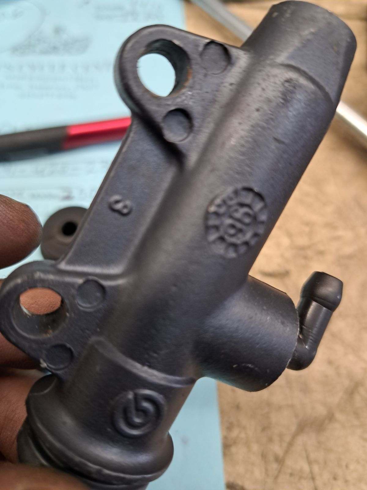 Targette en fer forgé pour fenêtres de bâtiment - Atelier du vieux pin