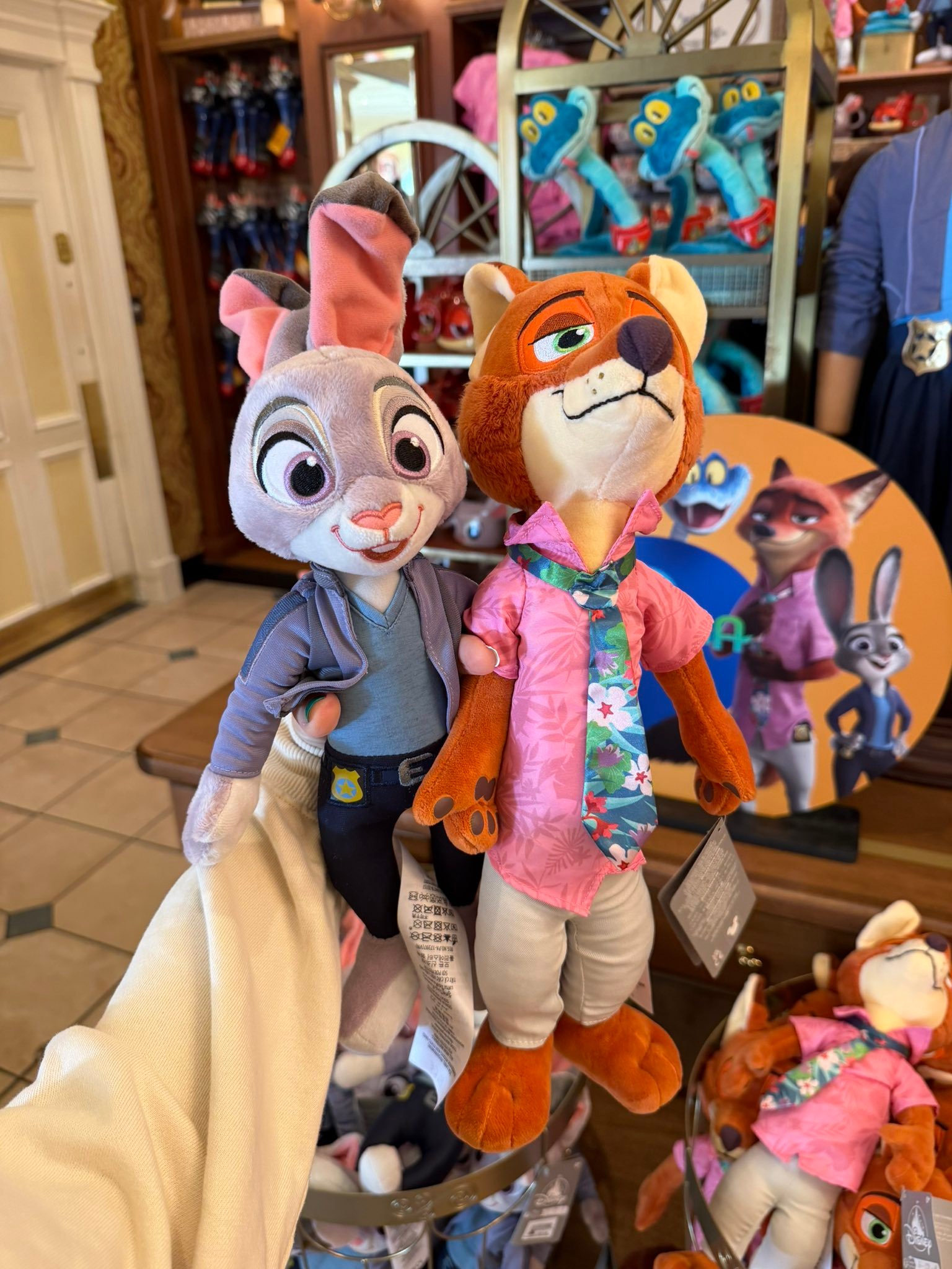 DISNEY STORE　Disney stanDs ズートピア Discover Disney Store Japan's new Zootopia 2 stanDs collection