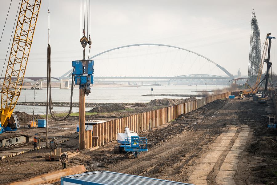 PVE Equipment USA - PVE 35VM working on sheet piles! PVE Equipment USA ...