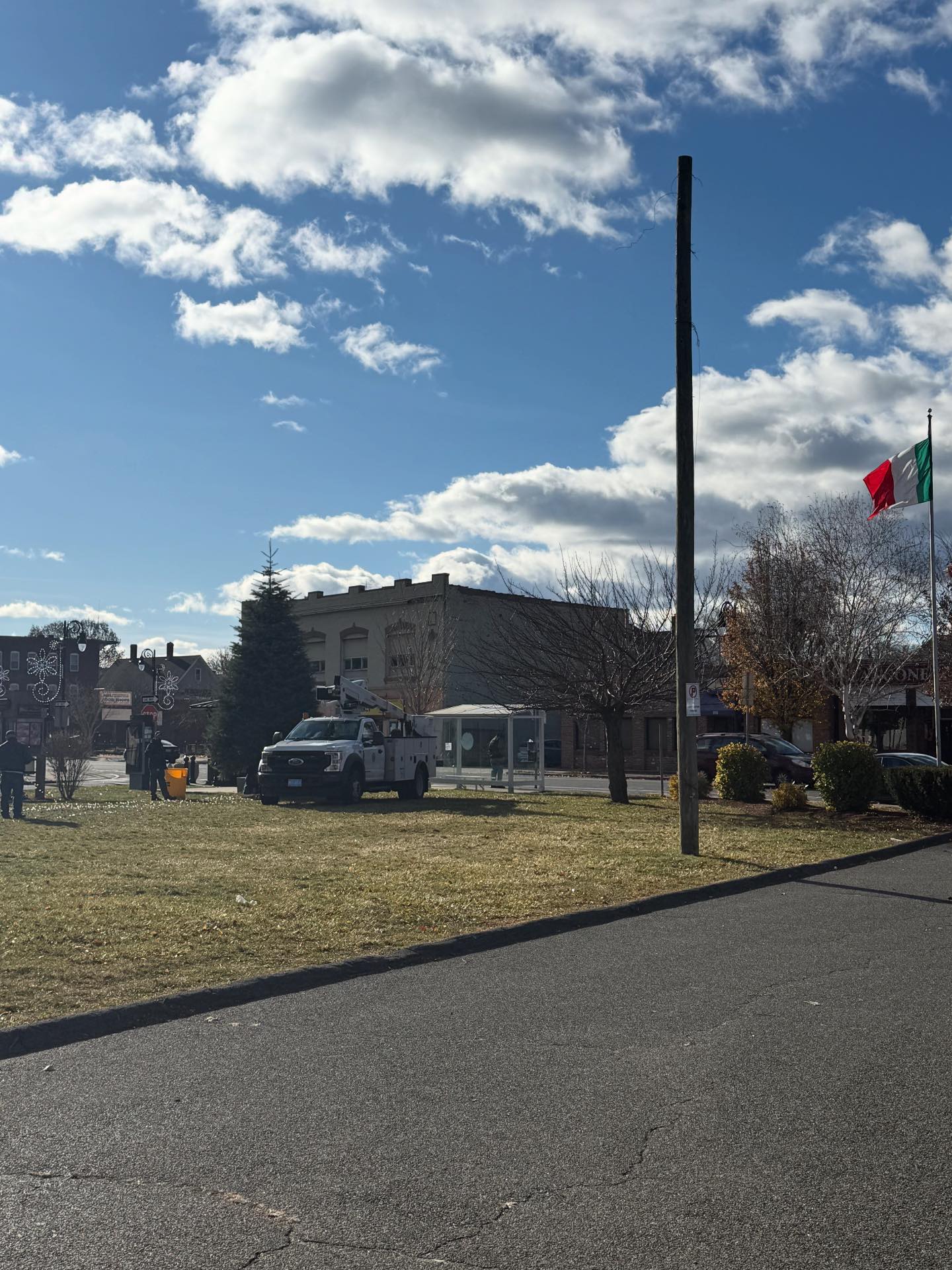 Springfield - Our City of Springfield workers are busy decorating the ...
