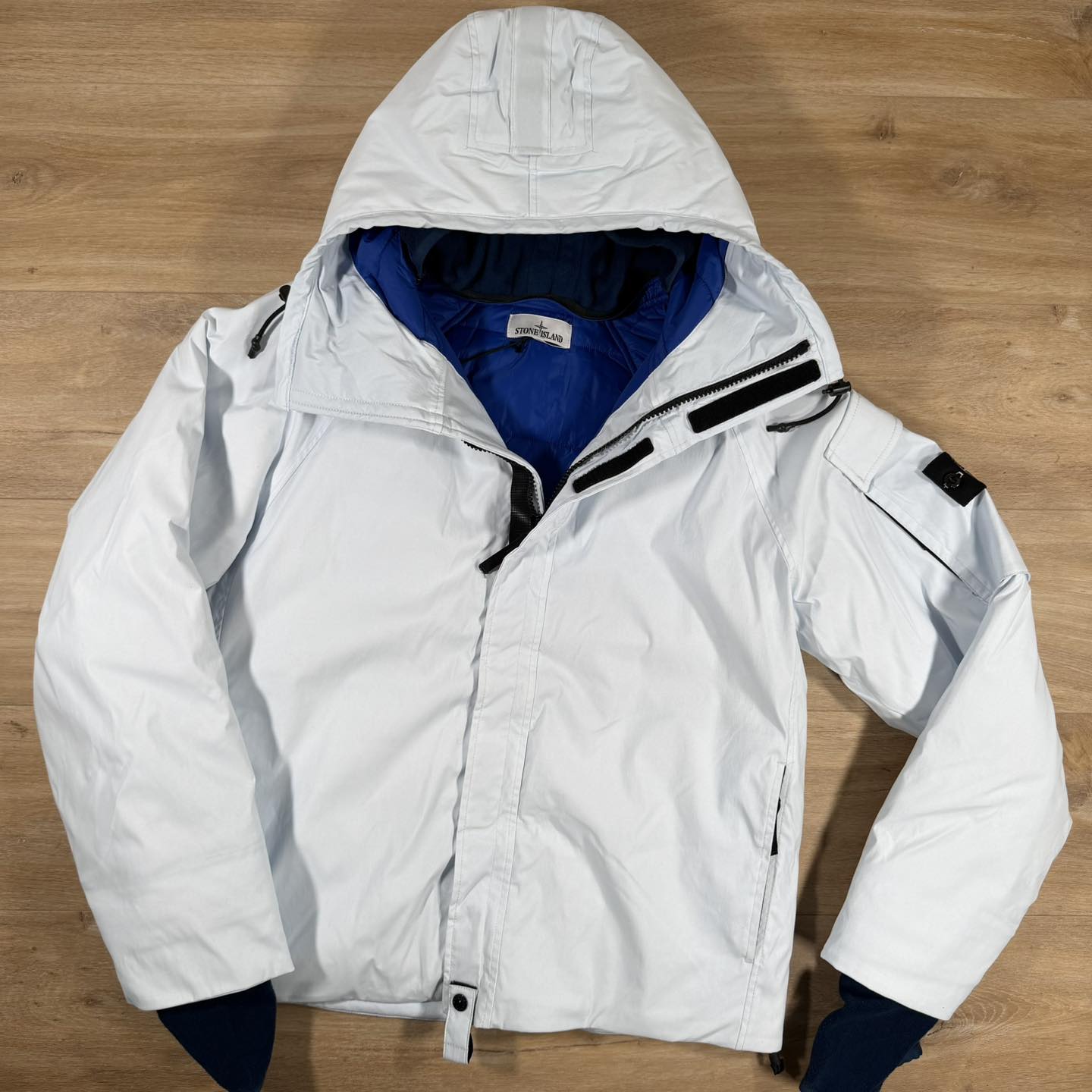 Stone Island Ice Thermosensitive Jackets ⏰ Thursday 8AM to early