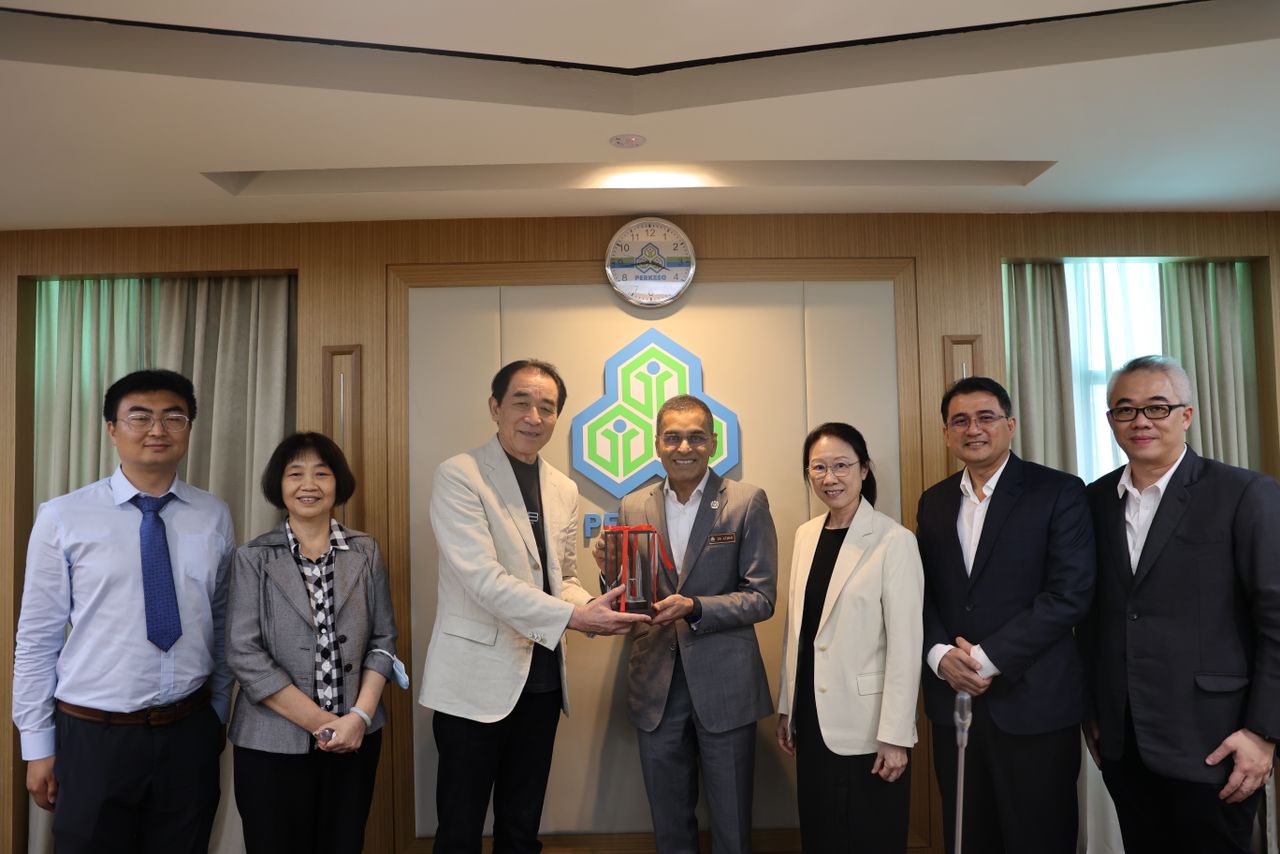 Dr. Azman Aziz - After meeting with delegates from Apollo...