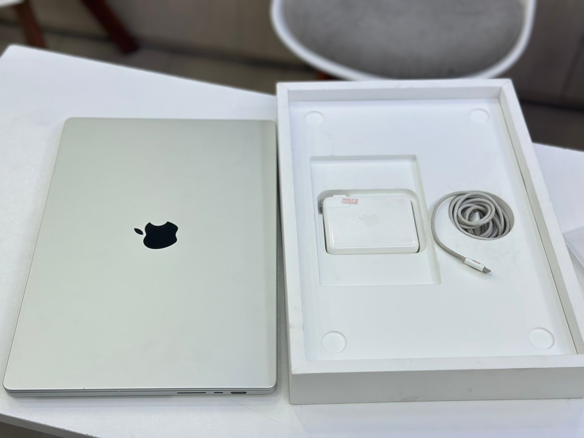 MacBook Pro M3 Full Box