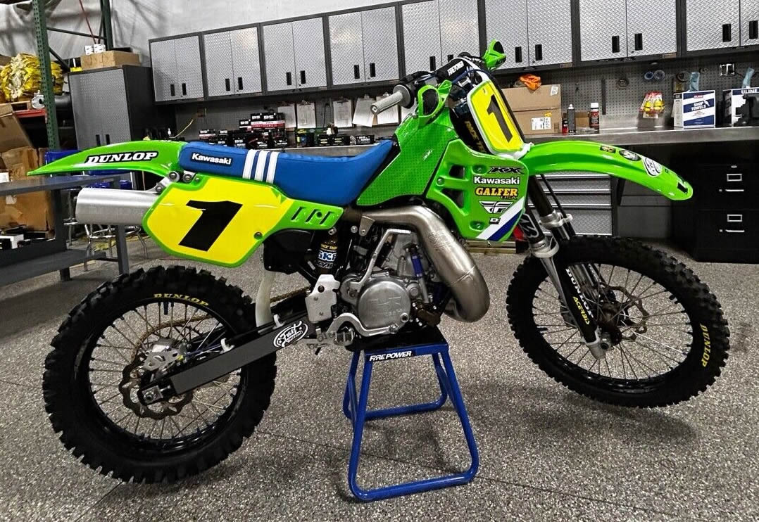 Ad - 2000 Kawasaki KX500 - Mean green wheelie machine 😁 For sale