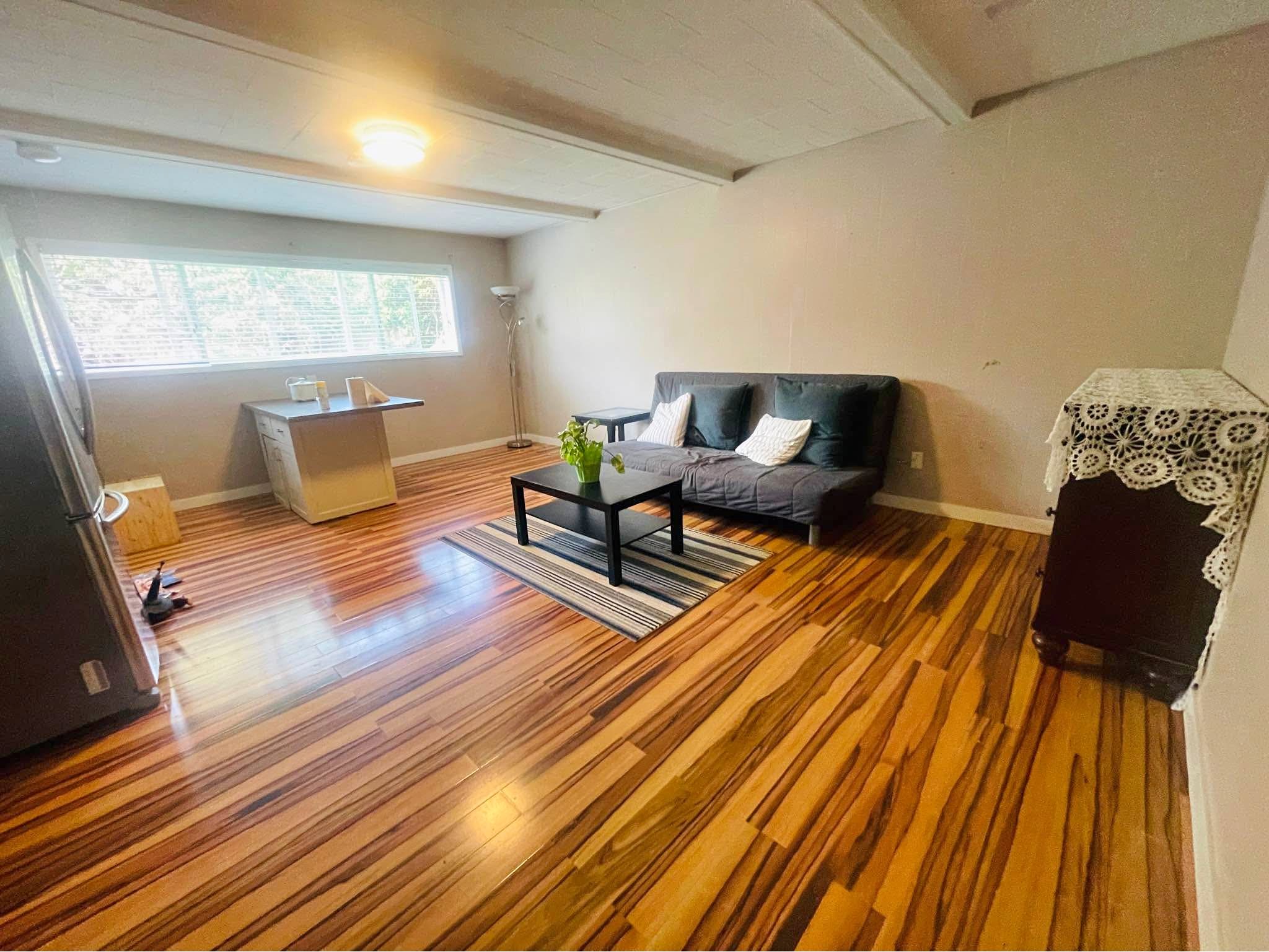 South Delta Ladner 2房一厅出租 44 Ave&Arthur - Property Rentals - Delta ...