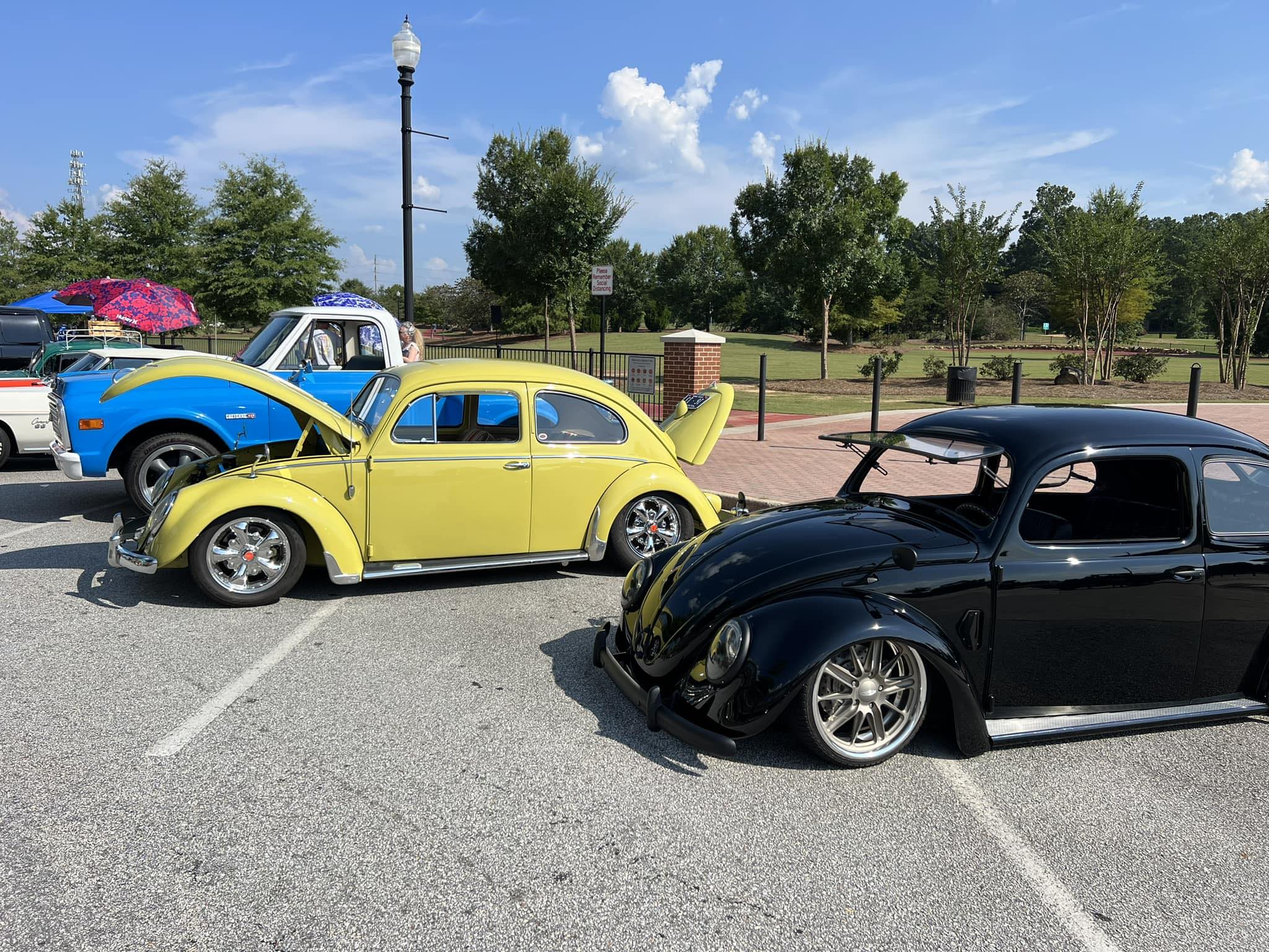 Volky Chica - 💚🤍 TWO-TONE DUEL! 🔥 TOP or BOTTOM — which... | Facebook