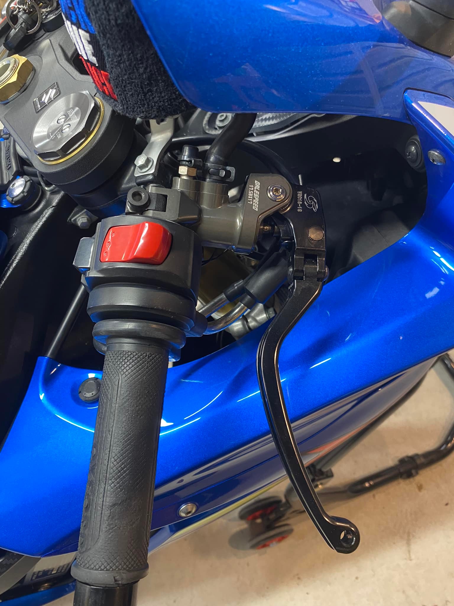 Front Brake Master Cylinder Lever For Suzuki GSXR600/750, SV650, GSX250R – Right Side