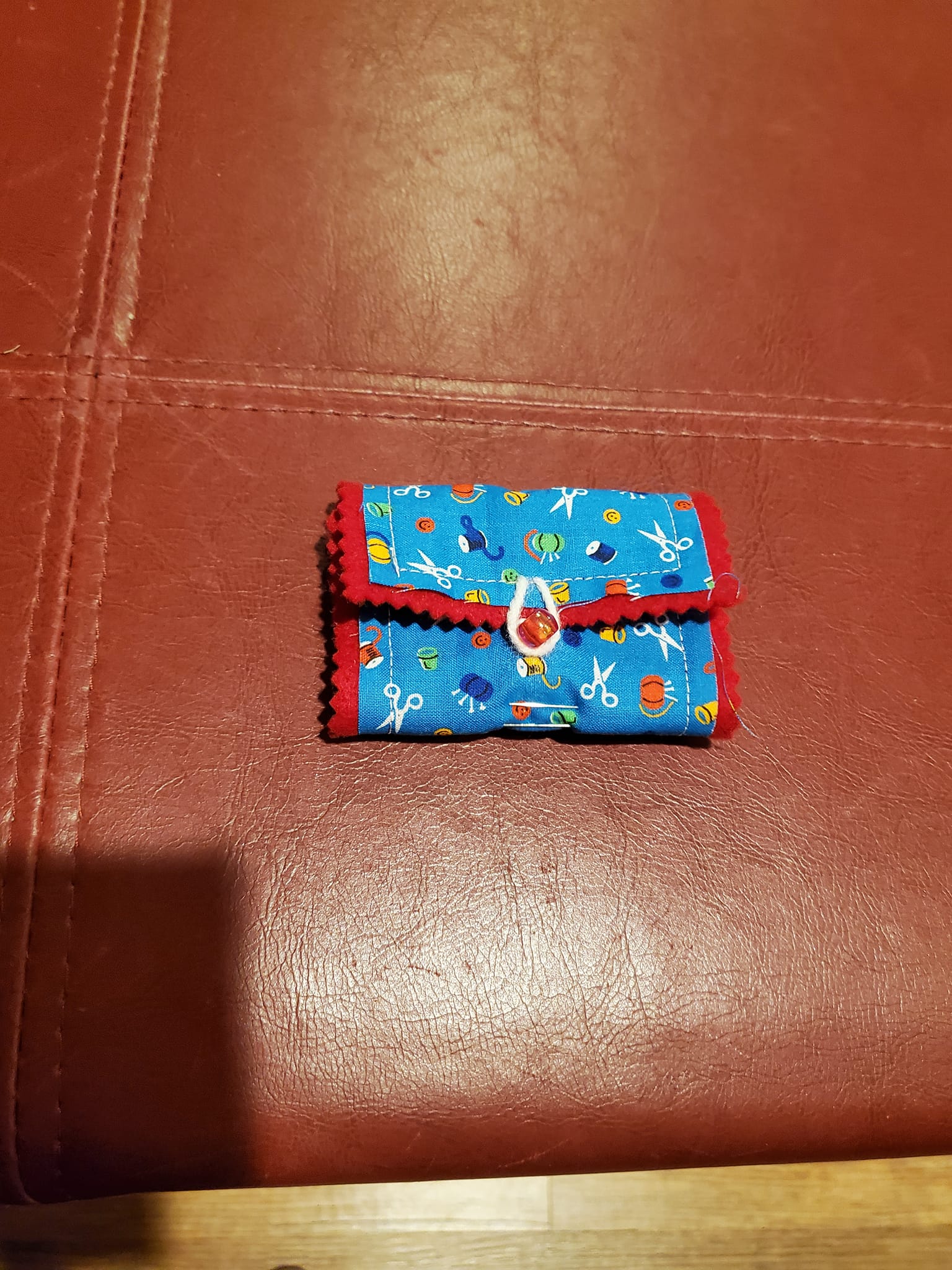 Small sewing kit with bead clasp and flannel cotton layers