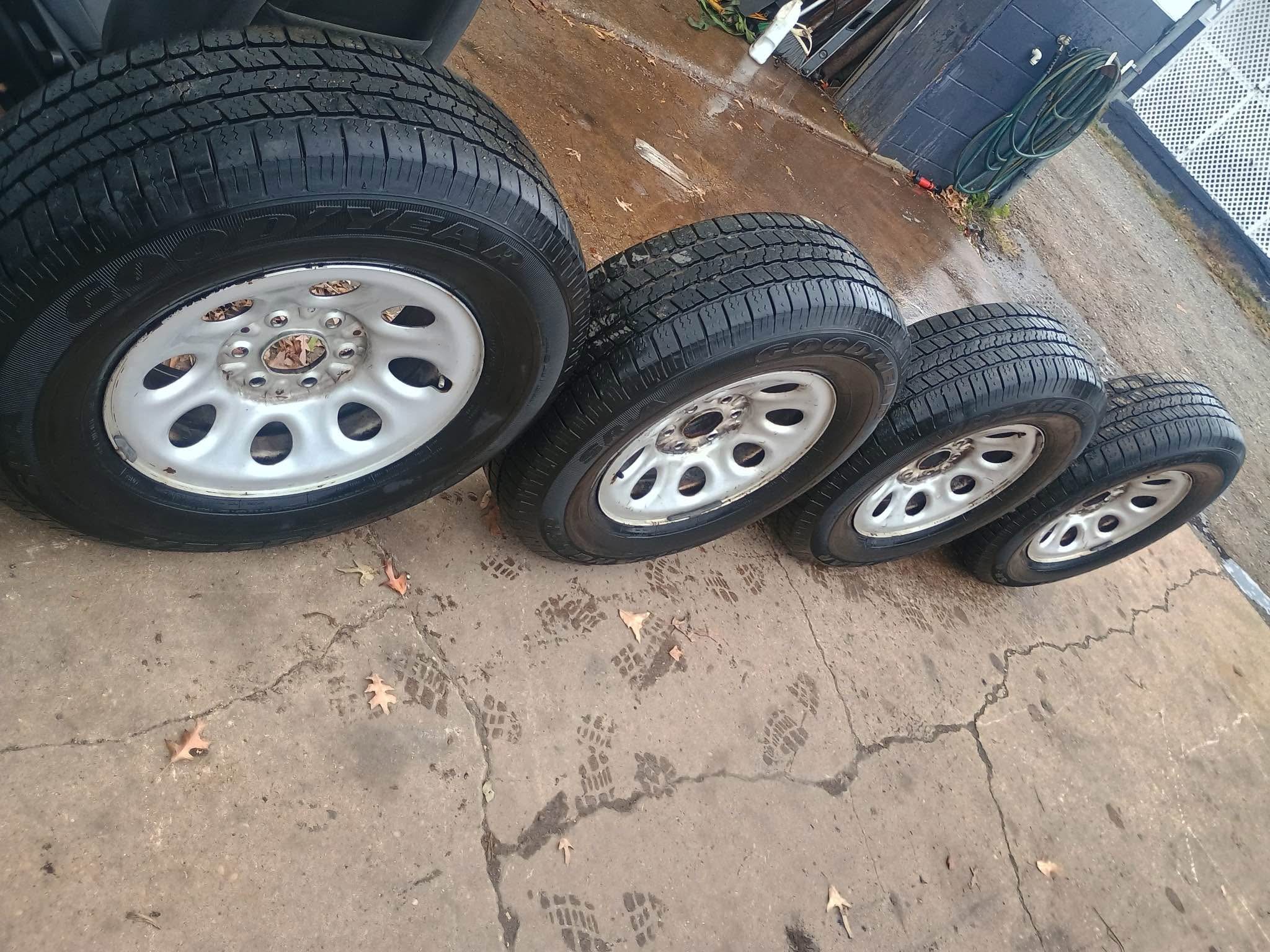 Chevy gmc wheels and tires 265 70 17 nice shape set of 4 - Car Wheels ...