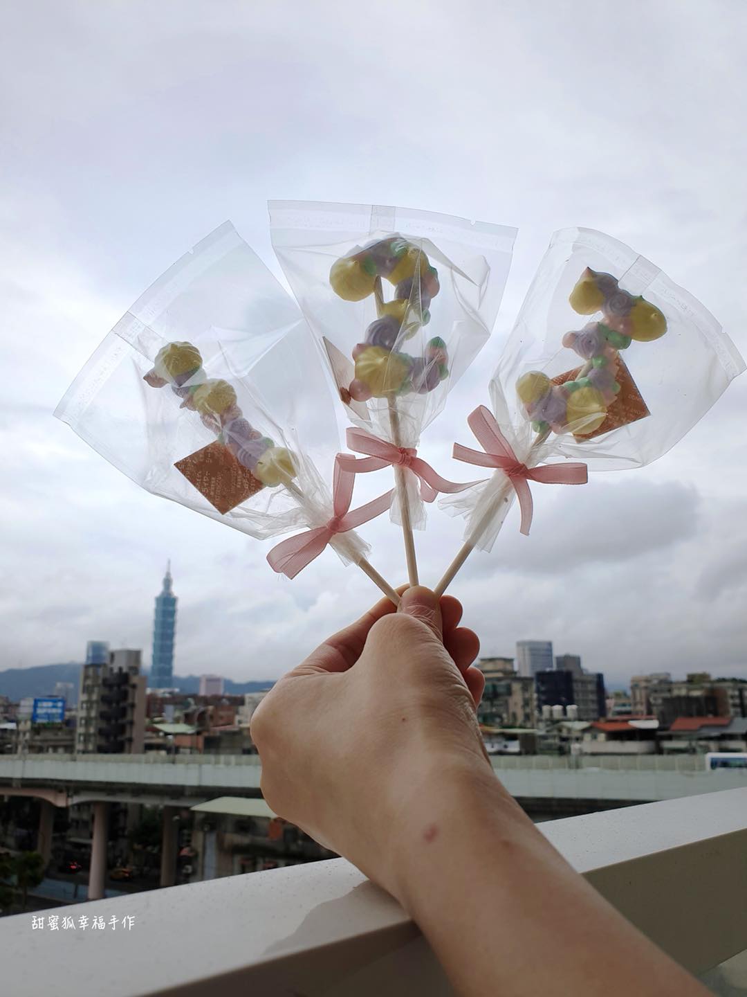 腦袋裝了... - 甜蜜狐幸福手作Sweetfox（客製。造型蛋糕、翻糖相片蛋糕、創意甜點、糖霜餅乾、大豆香氛蠟燭、不凋花）