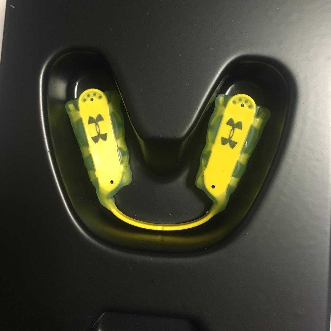 Kazuto マウスピース買いました ぶっ壊れました 一回だけで 表情筋 が強すぎたですかね アンダーアーマーに送りつけました 今後の対応に期待です Npcj Physique Traning Workout Bulk Diet Olympia Nike Arnoldclassic Bodybuilding