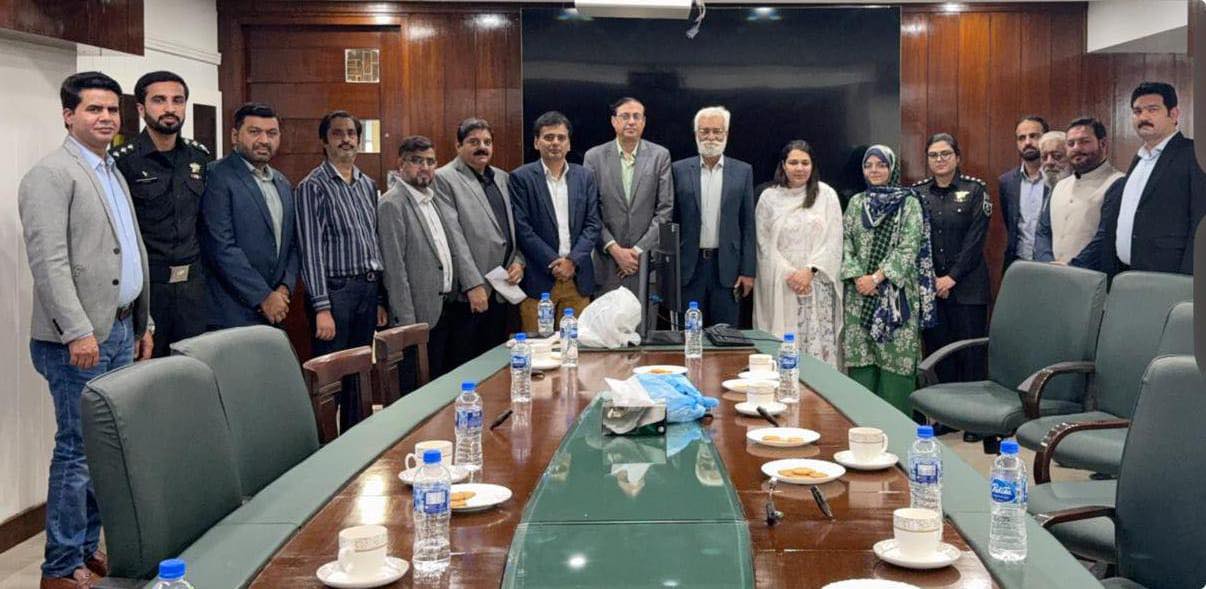 Karachi - A delegation of the Karachi Customs Agents Association (KCAA ...