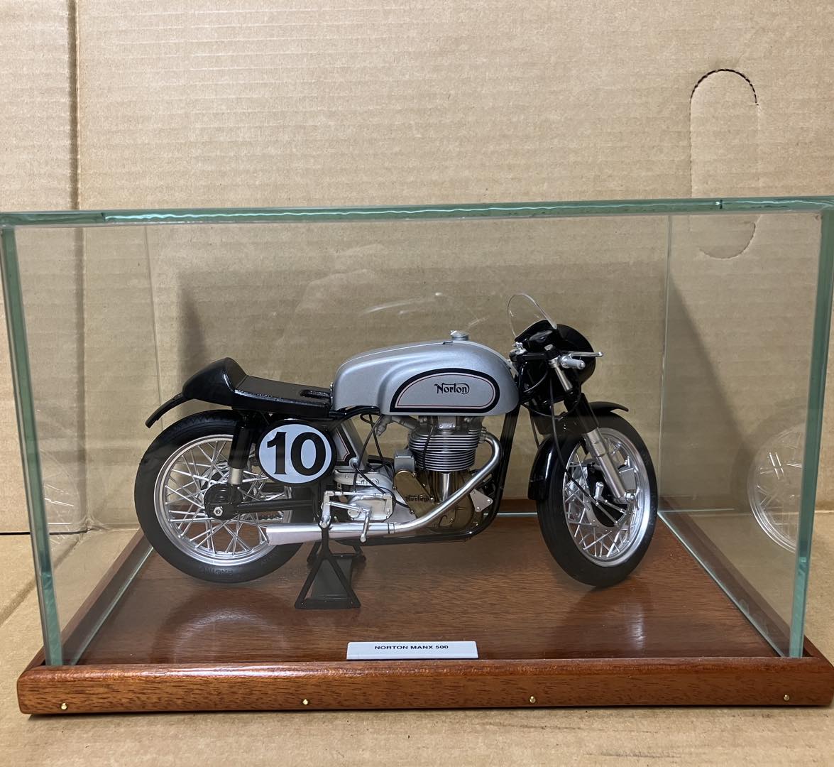 Norton Manx 500-1951 ミニチュアバイク完成品 1:18 Norton Manx 500 🖤🇬🇧🖤