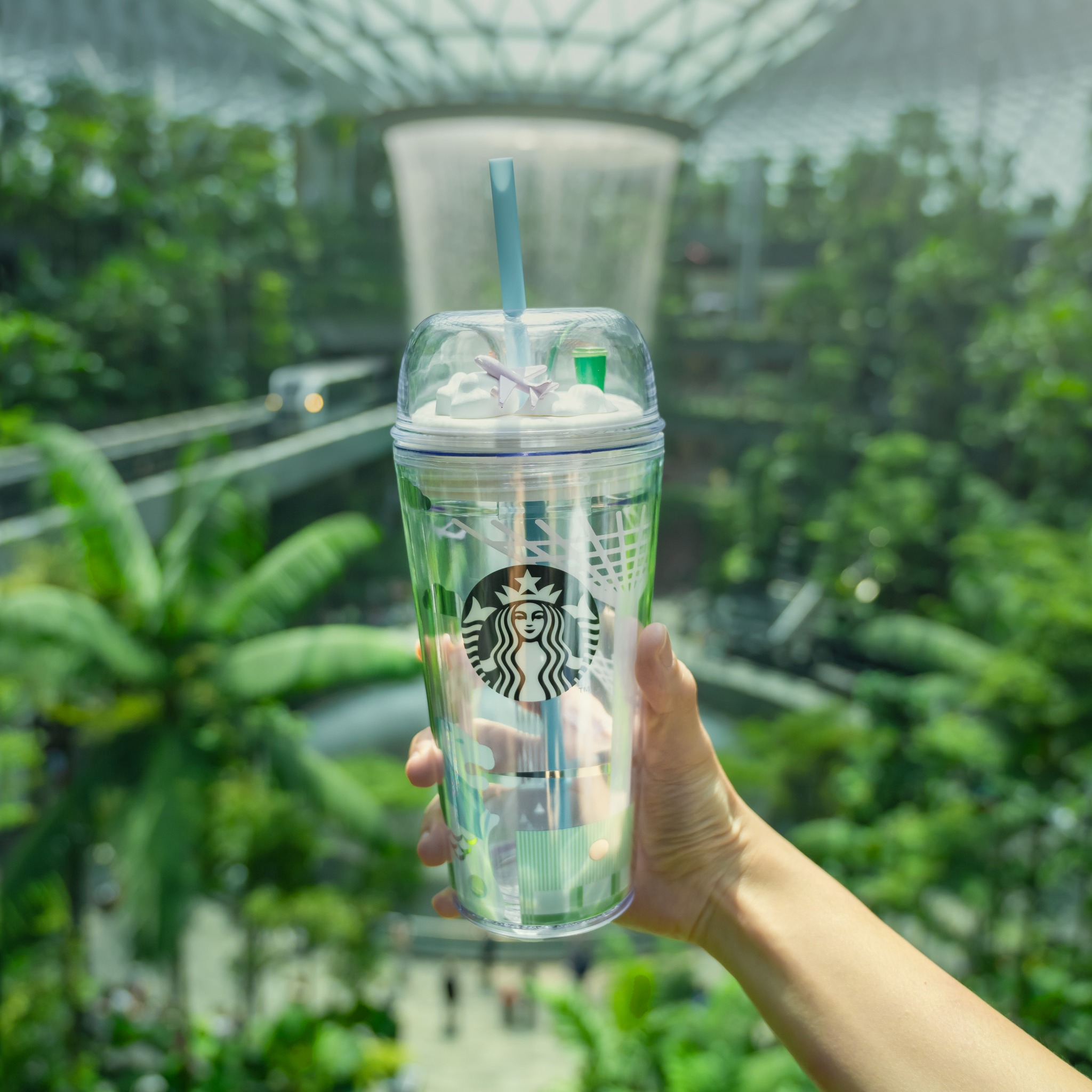 Starbucks Jewel turns five! ✋? In celebration, sip your way 