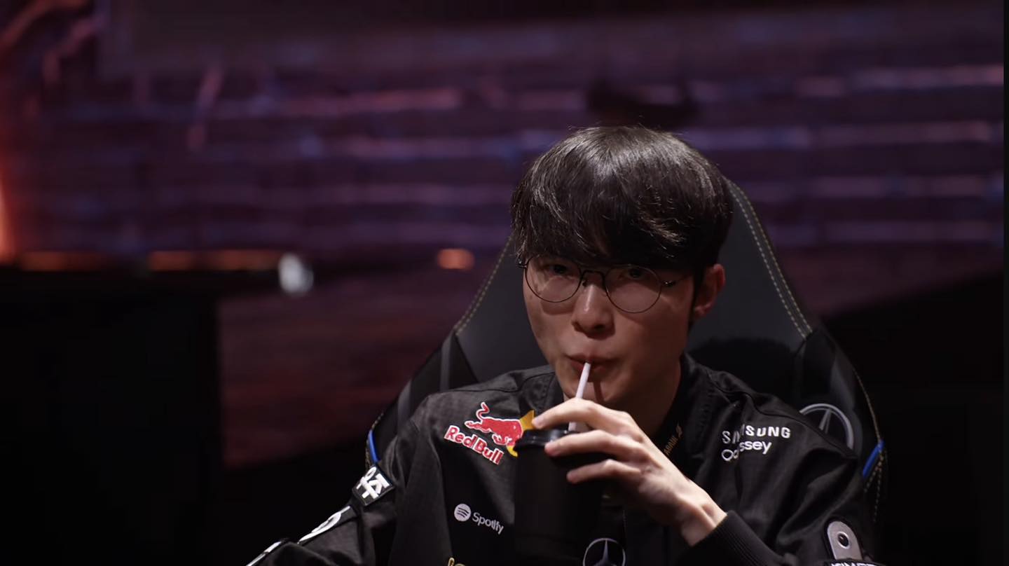 T1 FTW - There he goes again 😗🥤 | Facebook