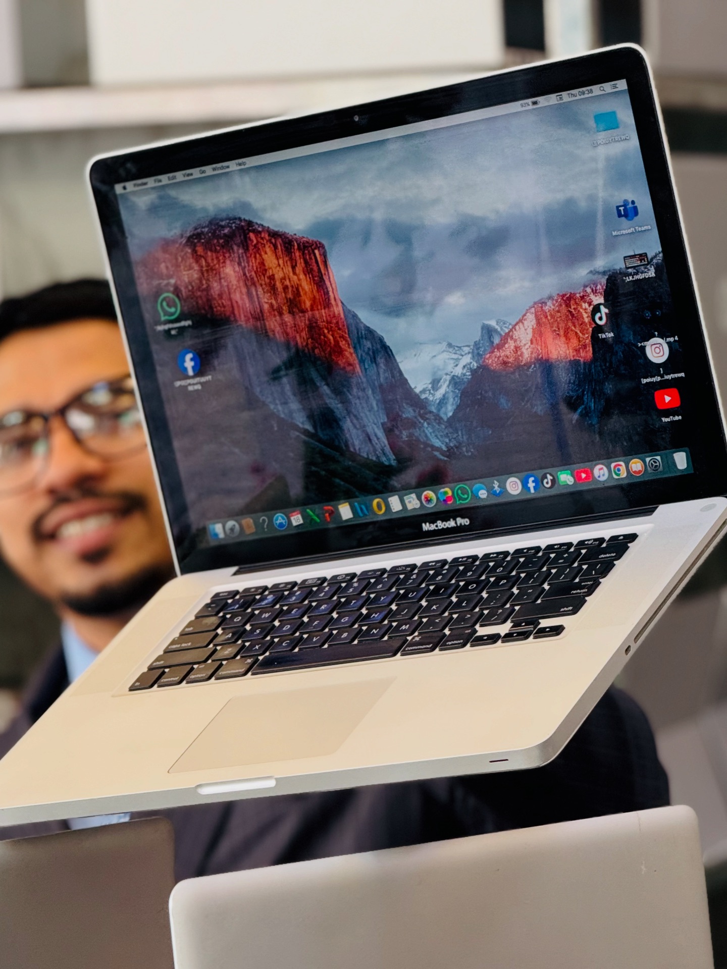? MacBook Pro (2012) – Core i7 ✨ ? 8GB RAM | 500GB Storage 