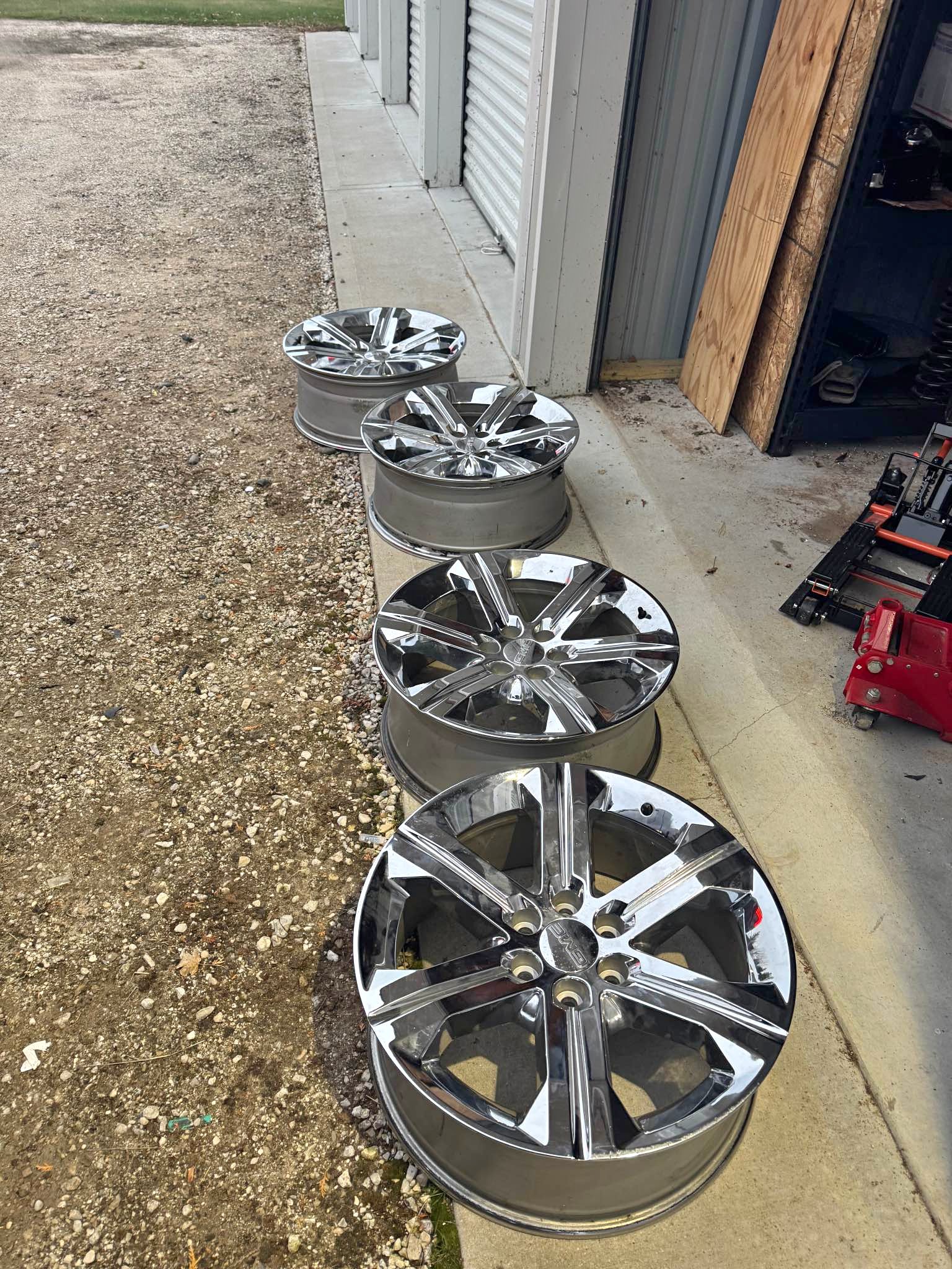 GMC 22” chrome wheels - Car Wheels, Tires & Parts - Moran, Michigan ...