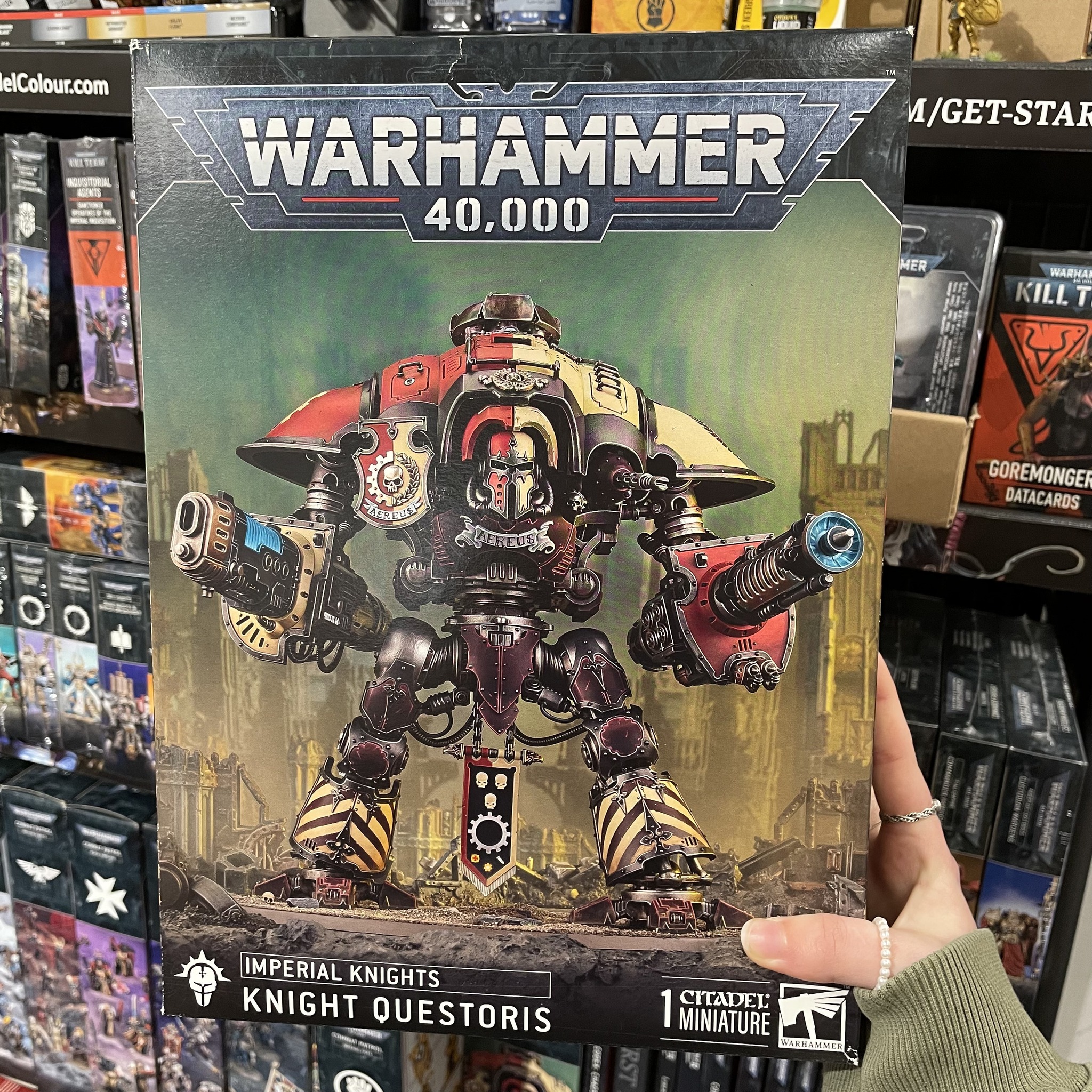 Warhammer 40K Imperial Knights: Knight Questoris - Unassembled & Unpainted Miniature