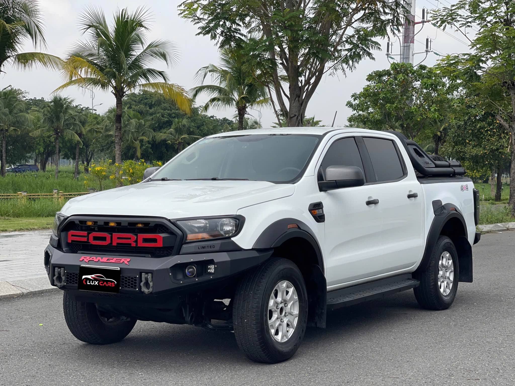 💥Siêu phẩm Ranger XLS lên 200tr tiền đồ chơi 👉Ford Ranger XLS 4X2 AT ...