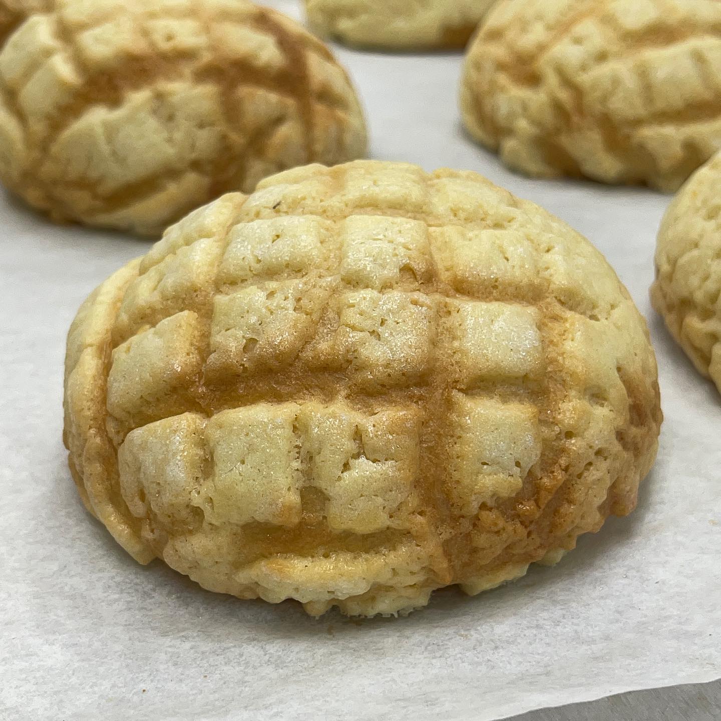 Melon pan (メロンパン) don't contain real melons, but gets its