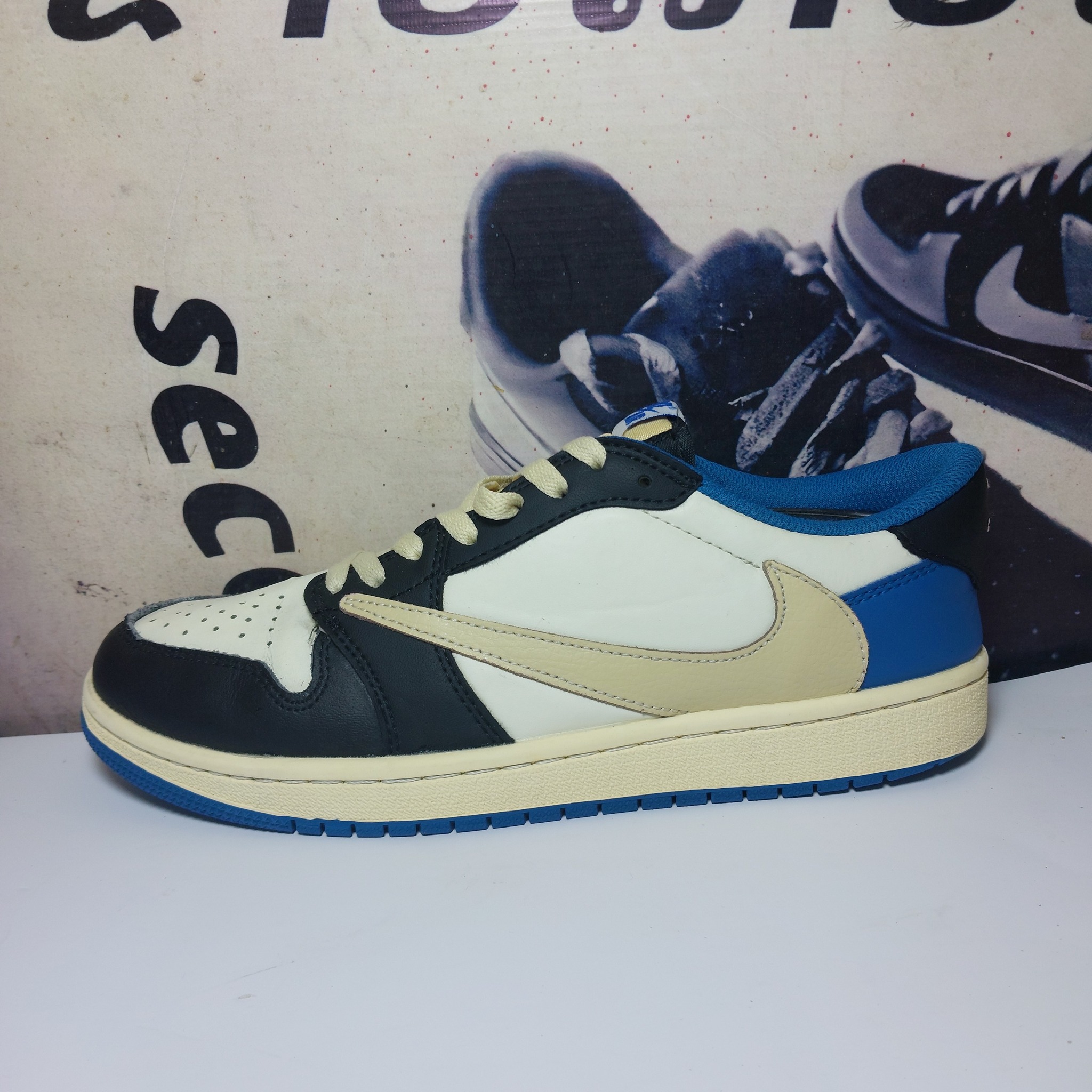?ຂາຍແລ້ວ? Nike Air Jordan 1 Low Travis Scott x Fragment 