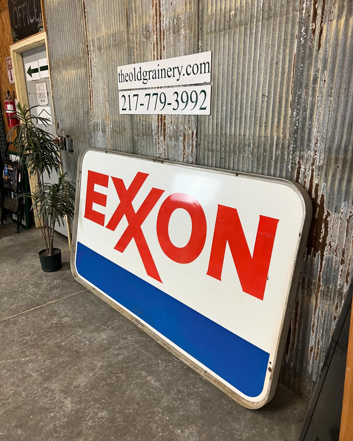 Exxon Sign measures 7