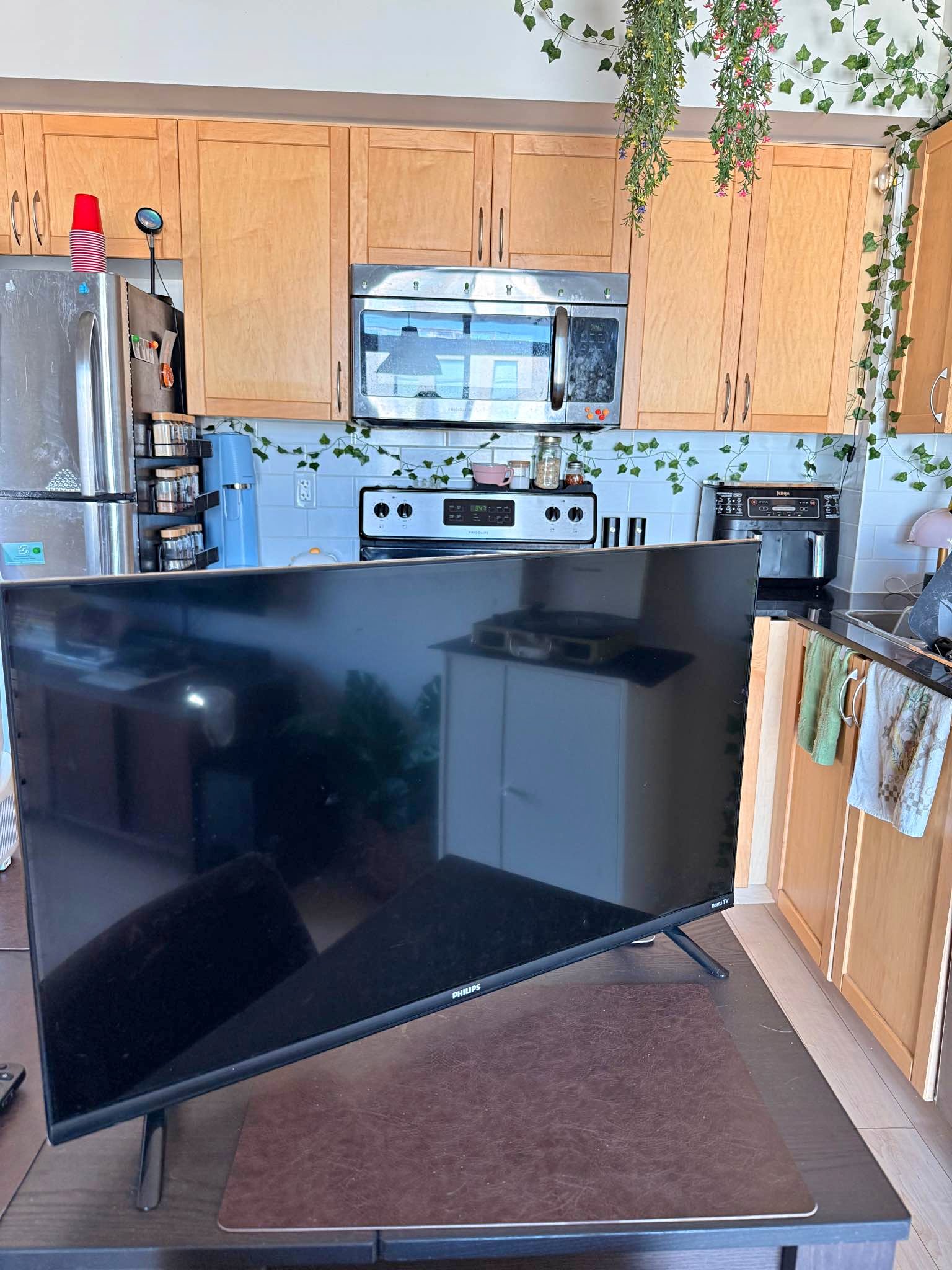 Roku TV 33” - TV's - Toronto, Ontario | Facebook Marketplace | Facebook