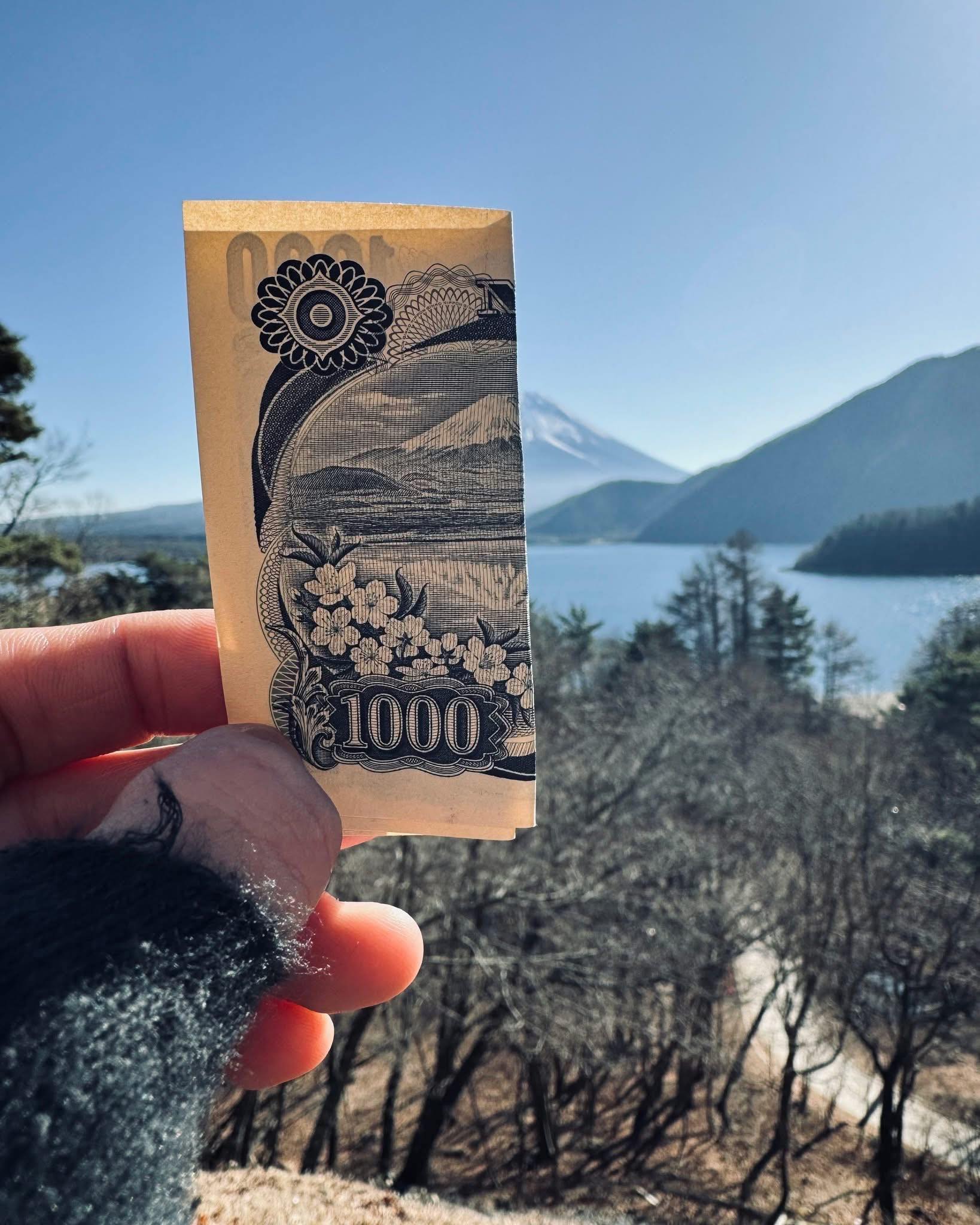 Mount Fuji on old 1000 yen bill
