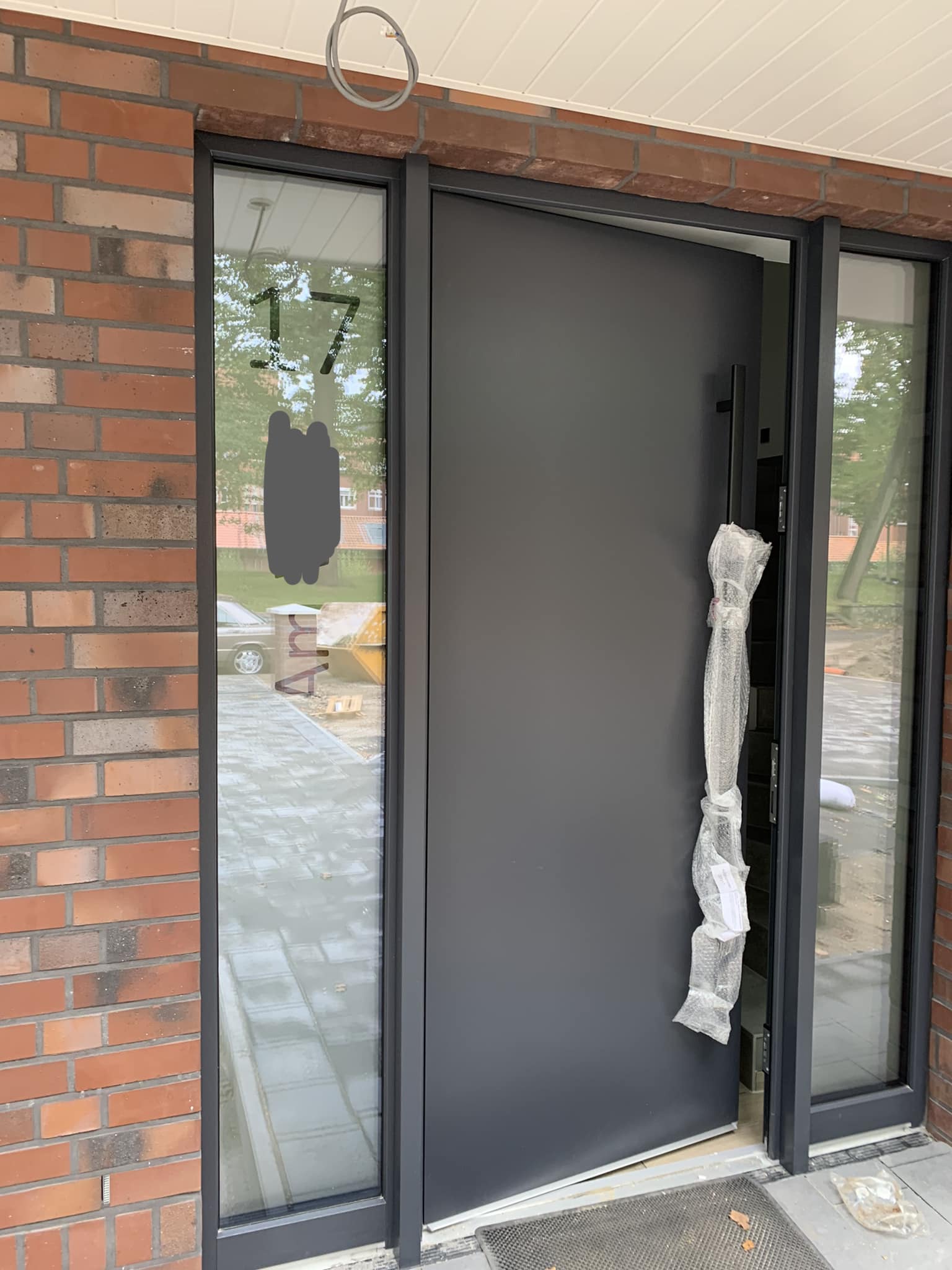 haustür #fenster #strasse #hausnummer #bekleben #sichtschutz #folie #glasdekor #glasdekorfolie #milchglasfolie #milchglas #plott #plotter #plotten